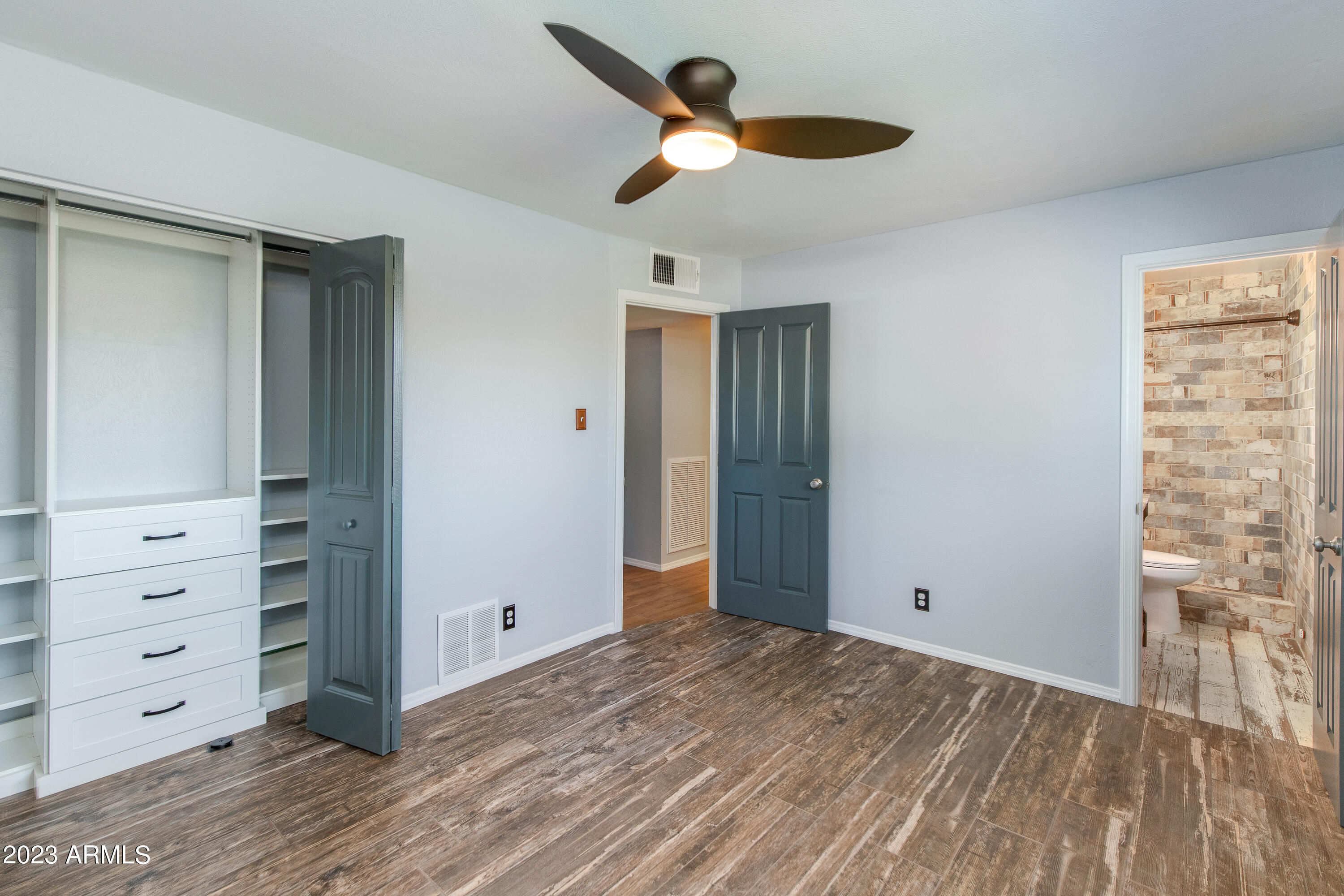 2525 W Orchid Lane
