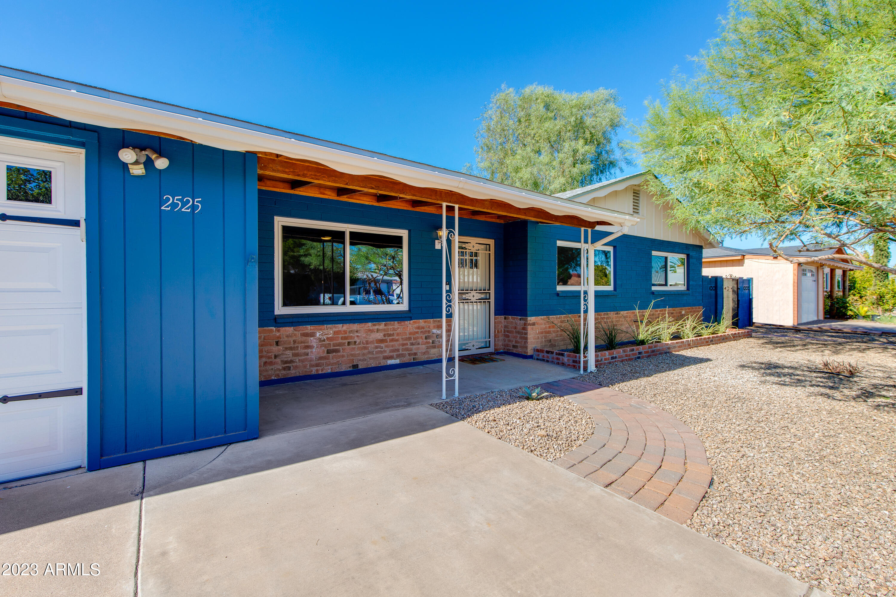 2525 W Orchid Lane