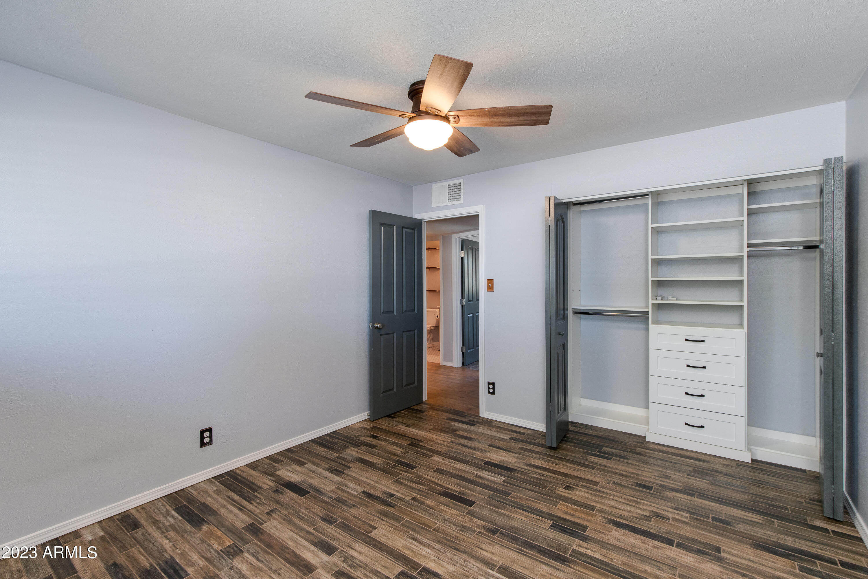 2525 W Orchid Lane