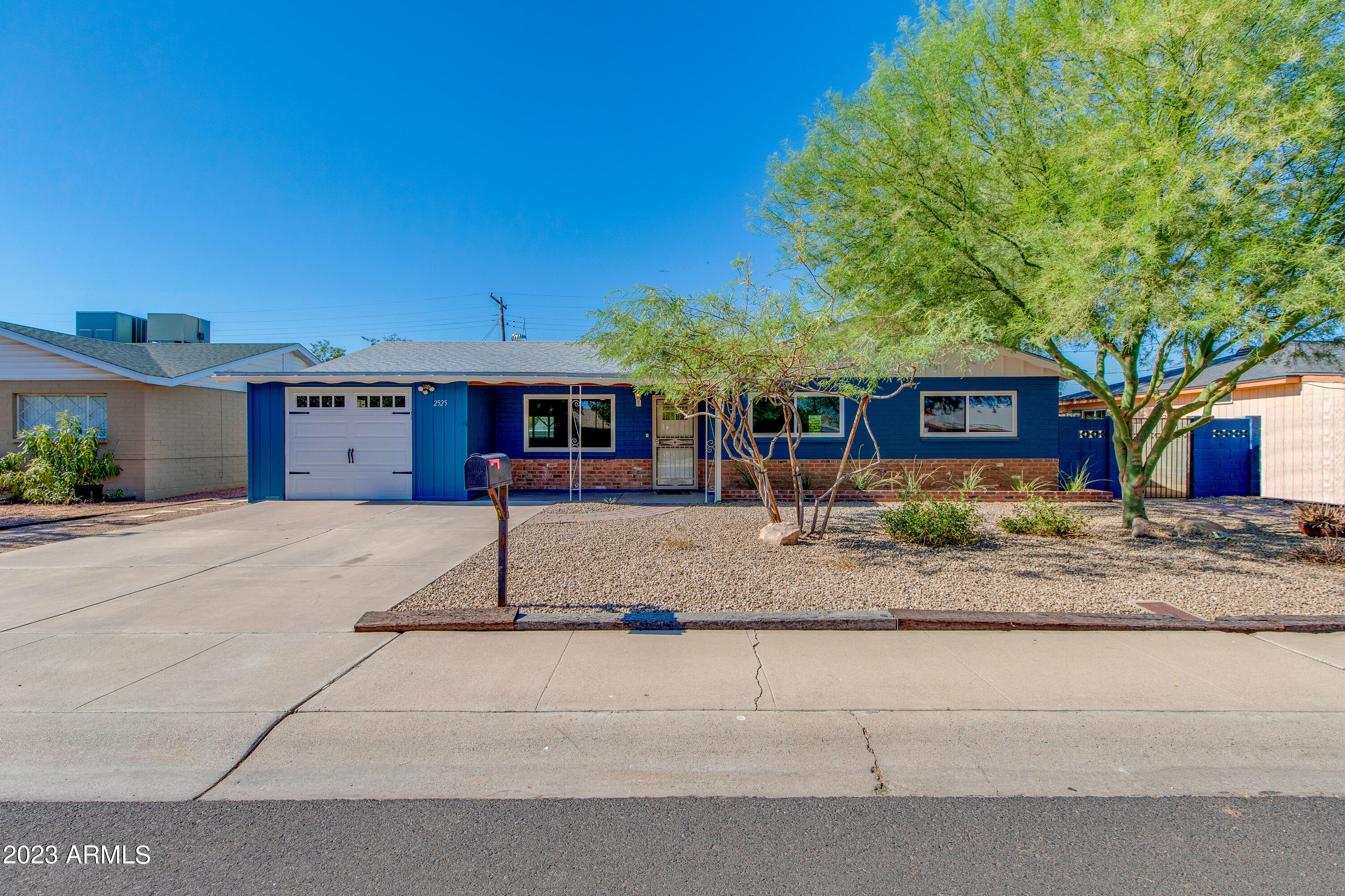 2525 W Orchid Lane