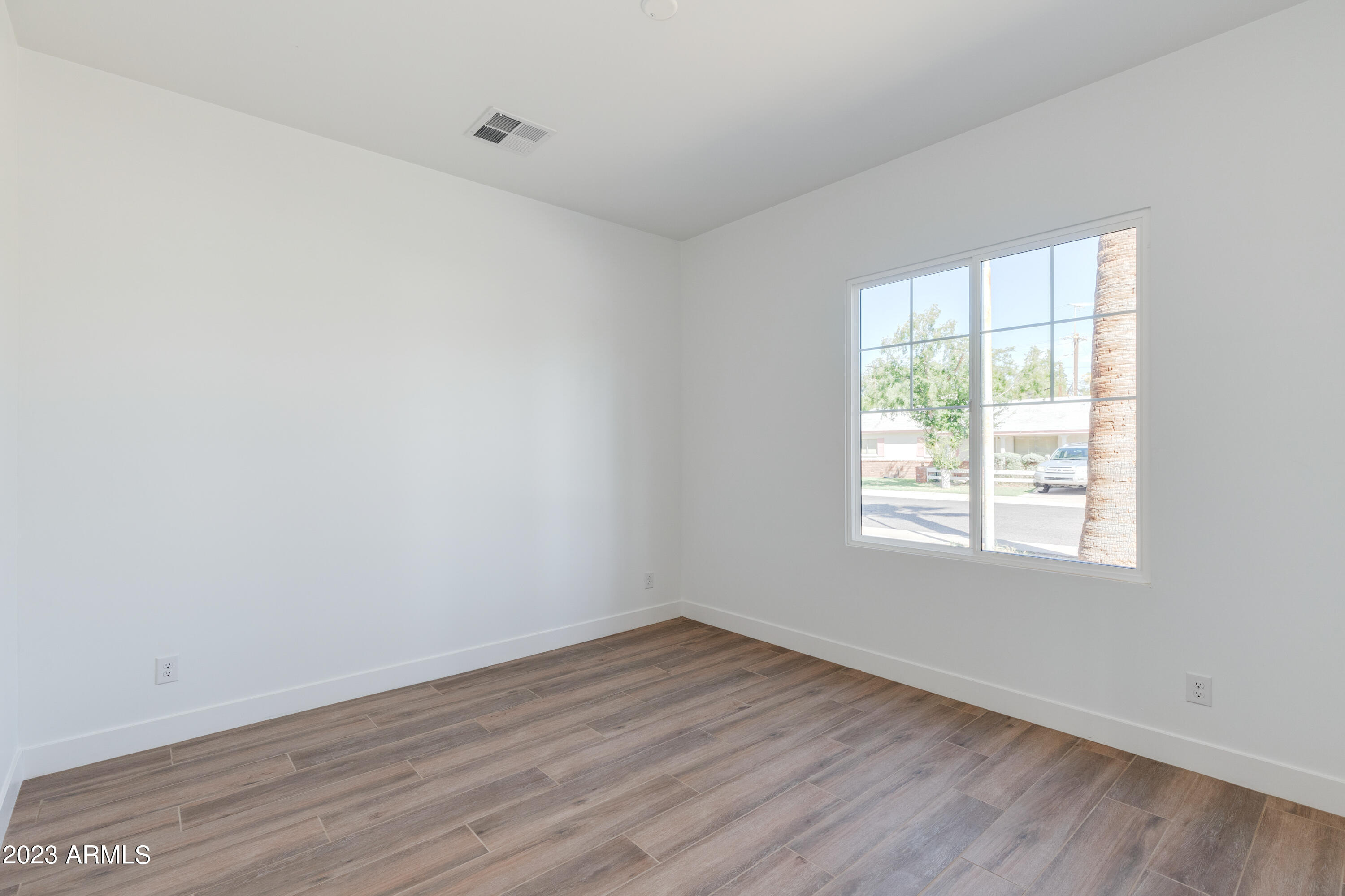 3417 E SELLS Drive