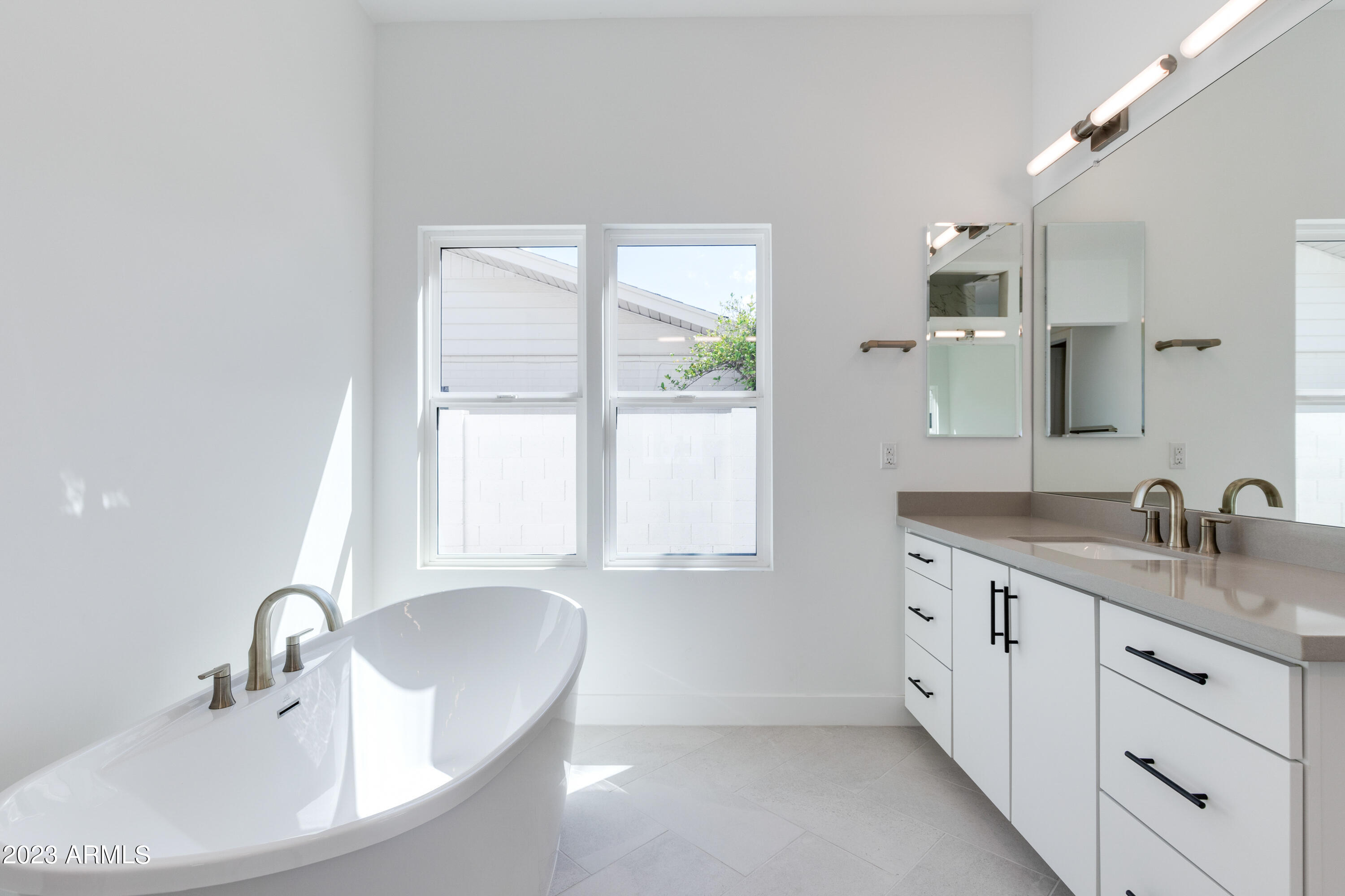 3417 E SELLS Drive