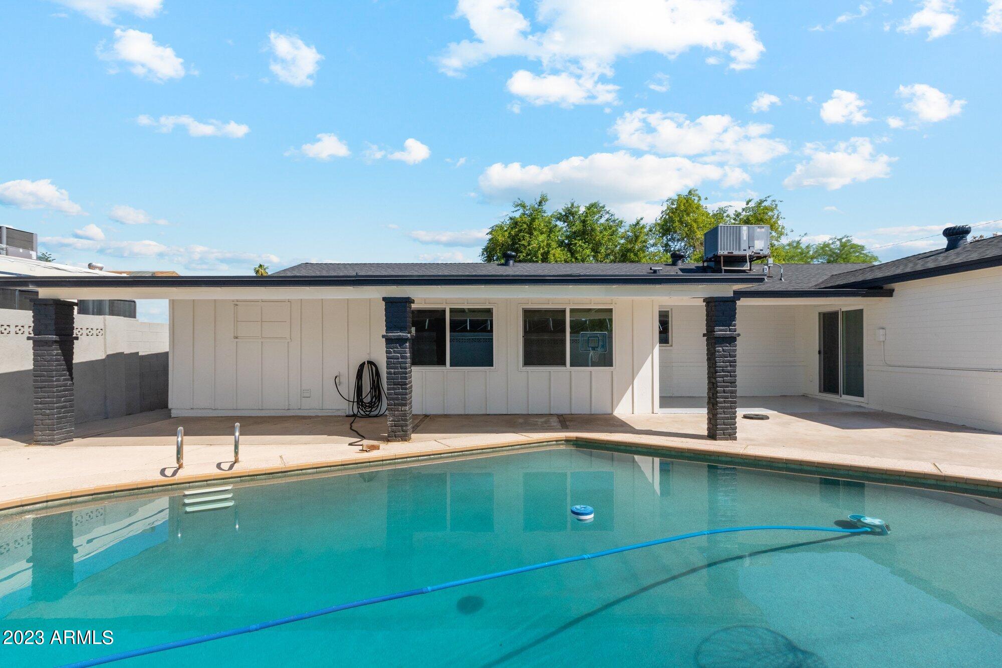 2437 W ECHO Lane