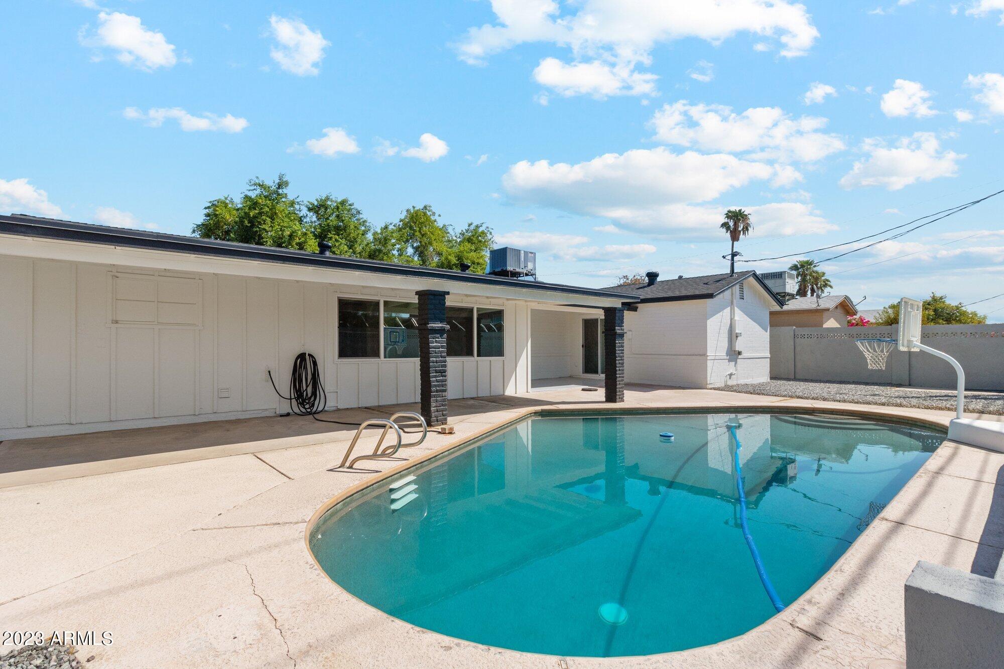 2437 W ECHO Lane