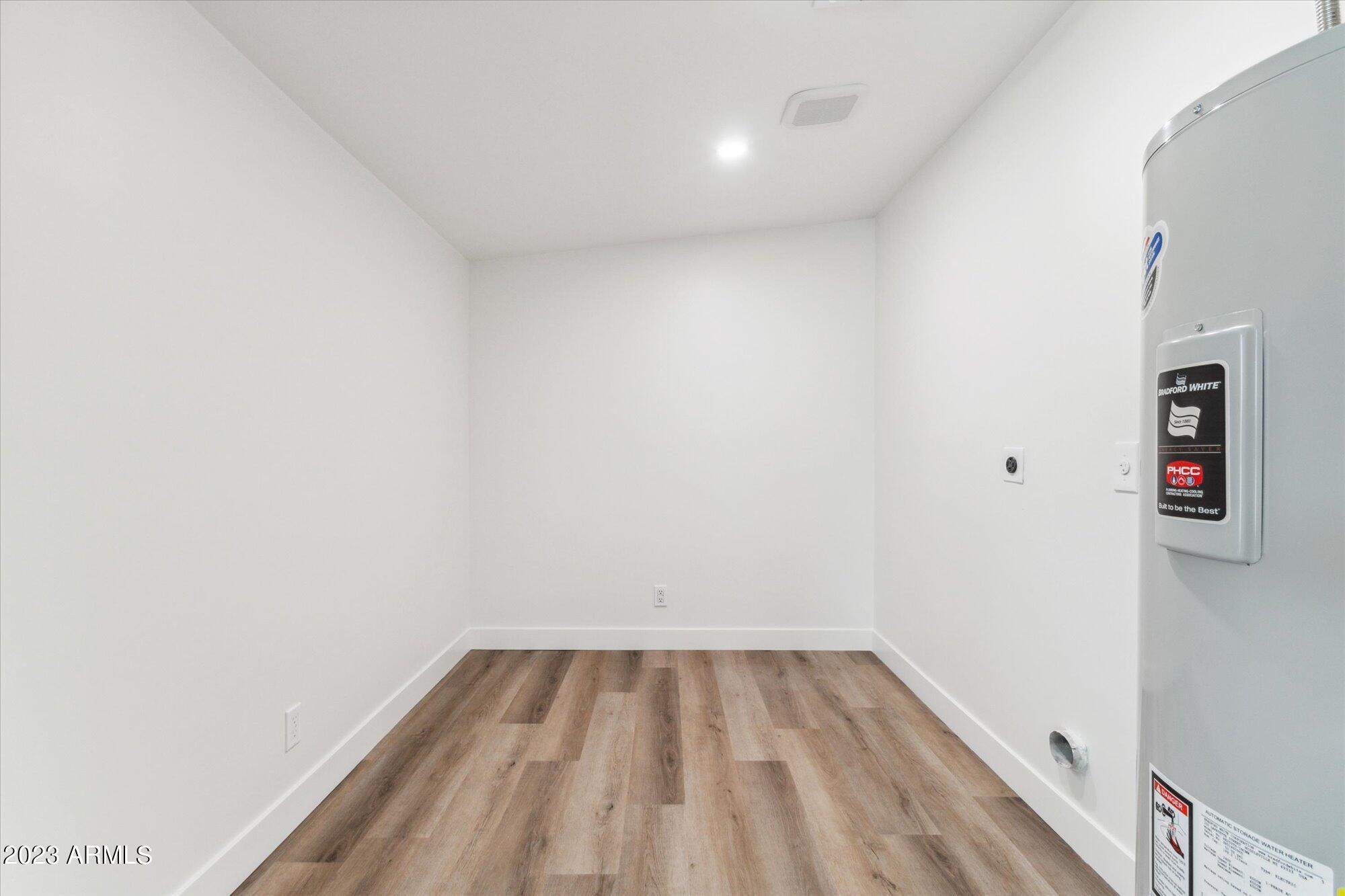 2437 W ECHO Lane