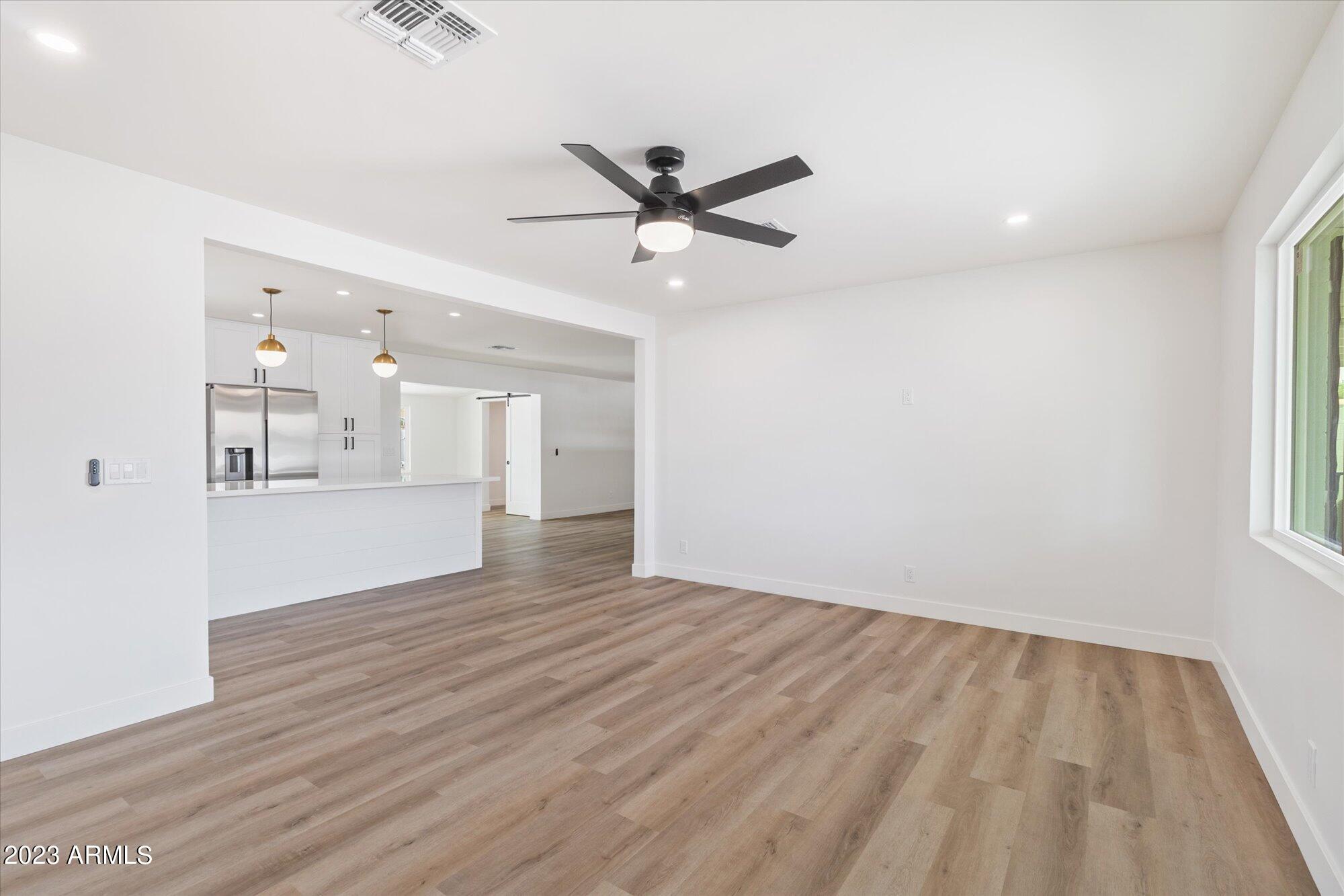 2437 W ECHO Lane