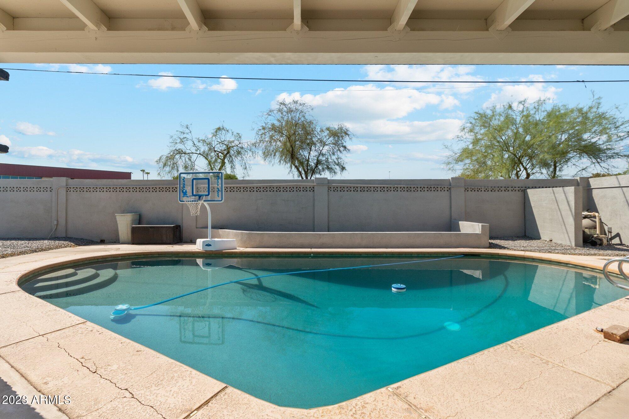 2437 W ECHO Lane