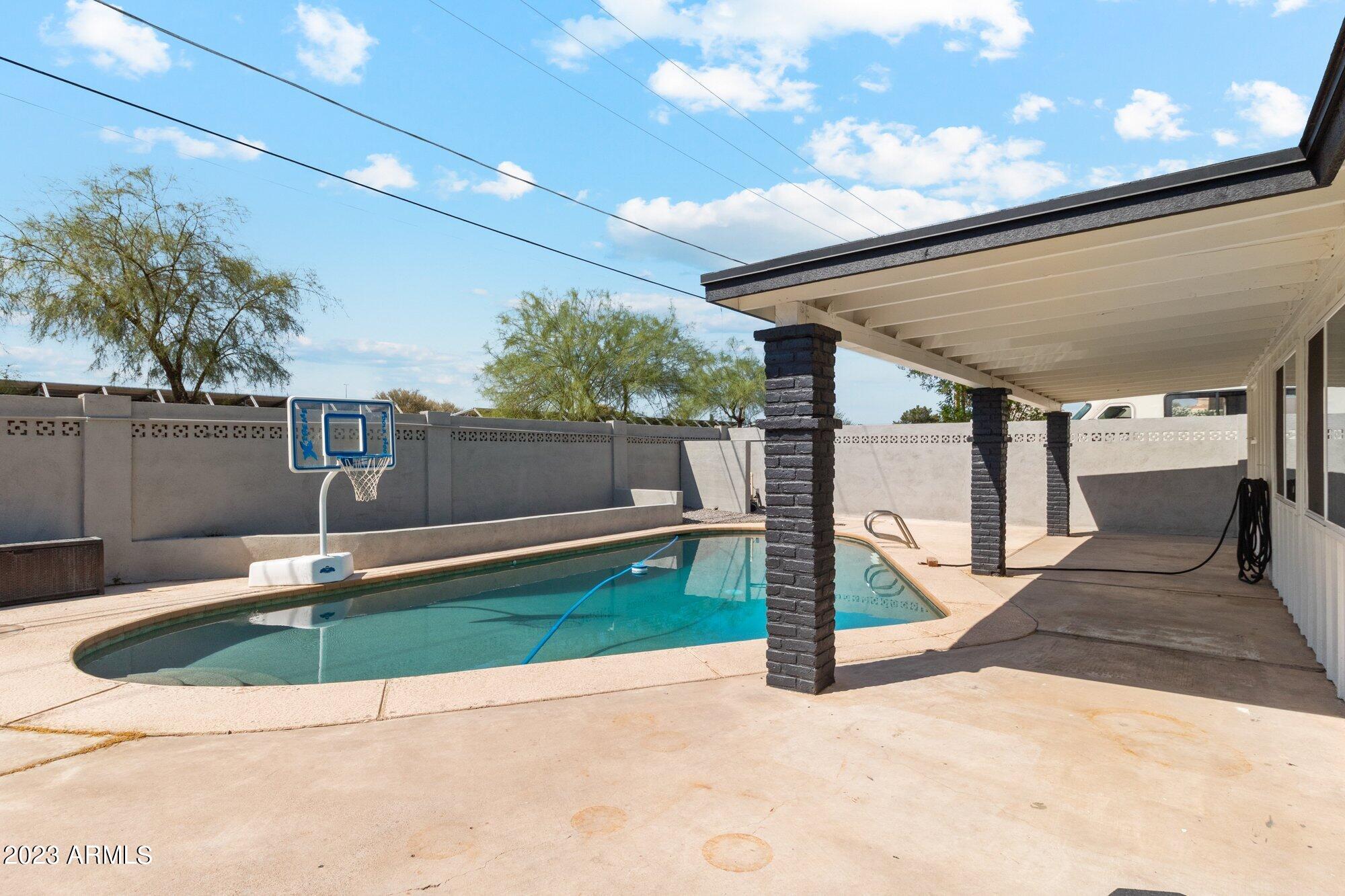 2437 W ECHO Lane