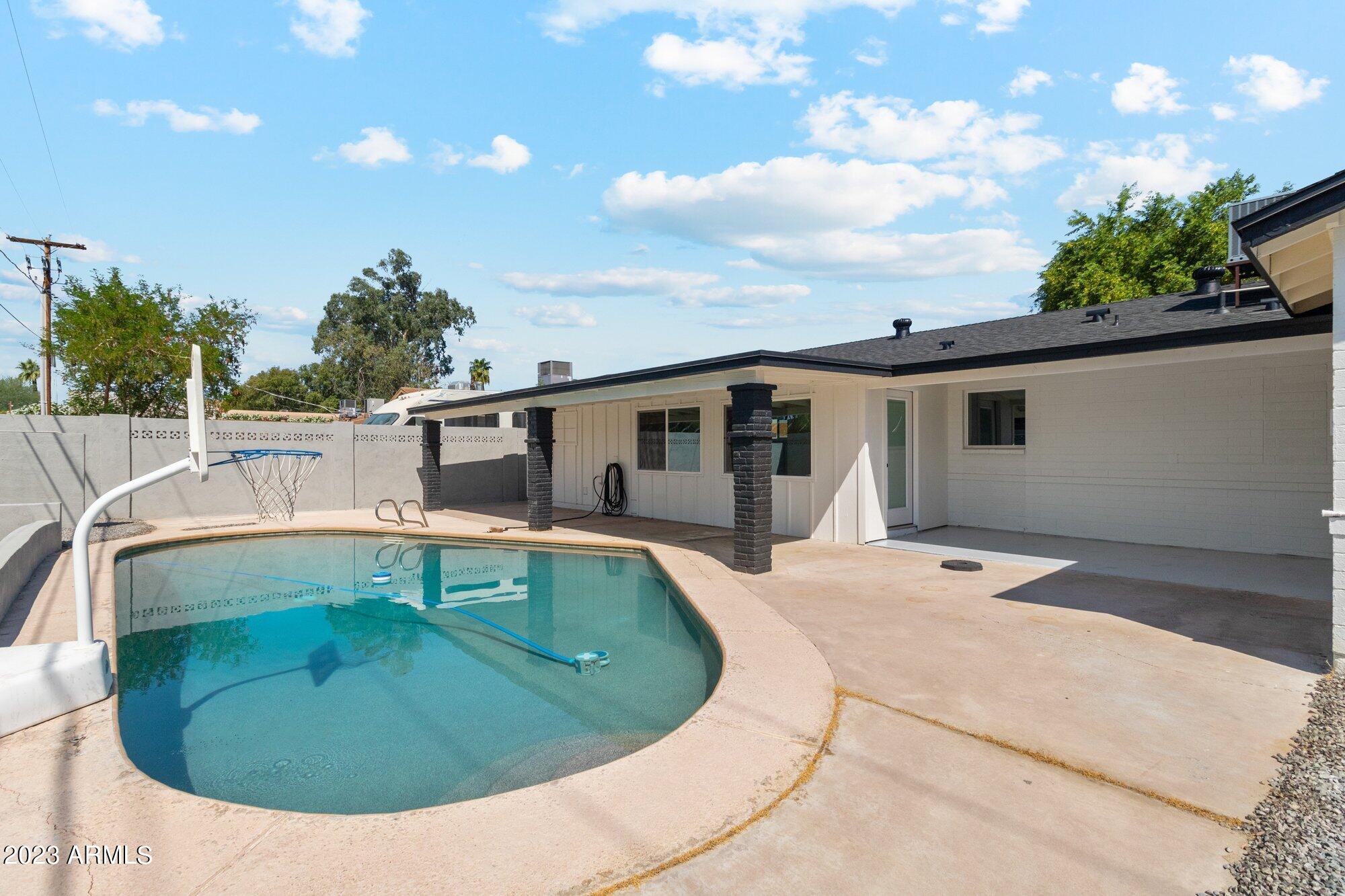 2437 W ECHO Lane