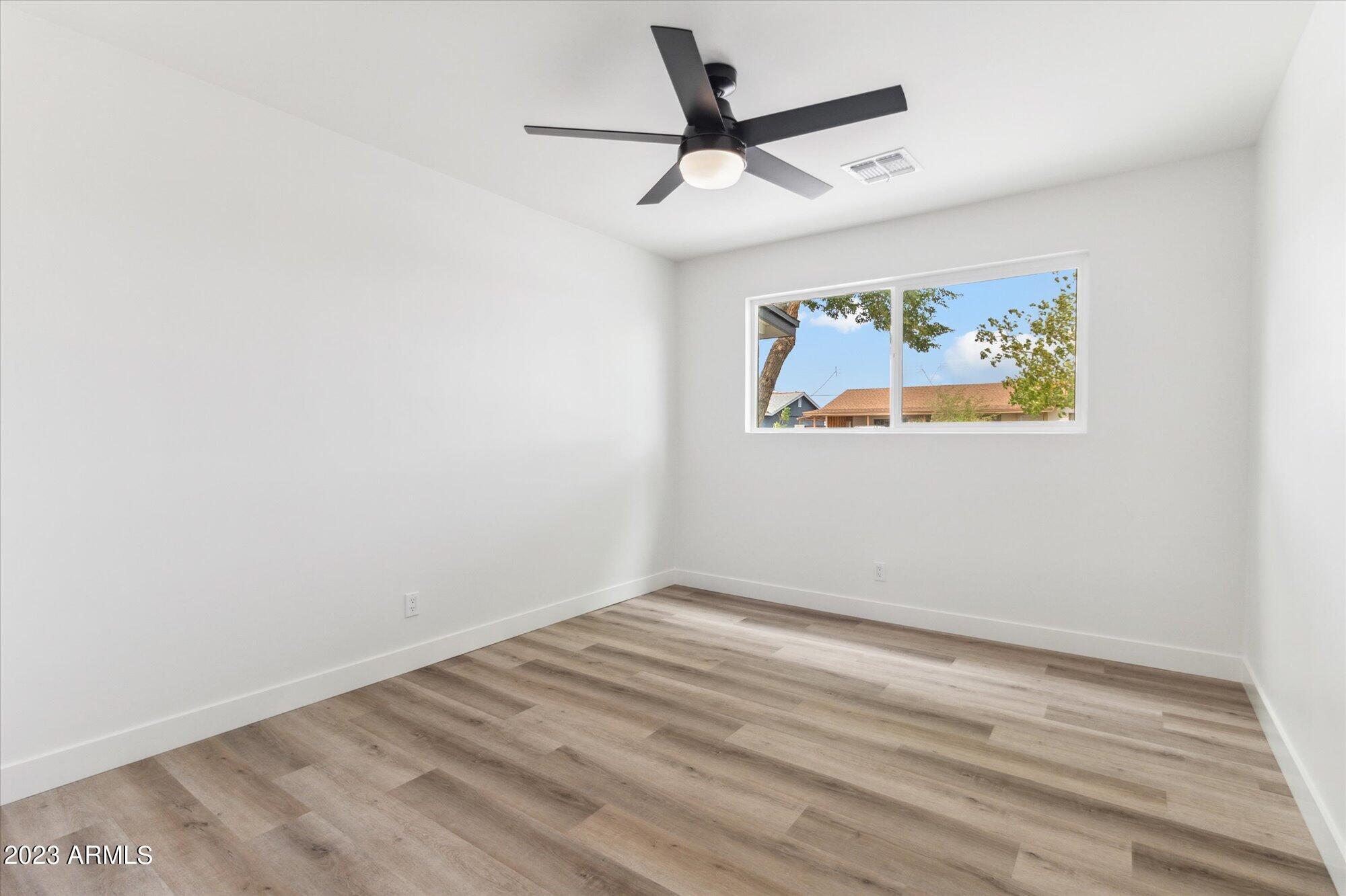 2437 W ECHO Lane