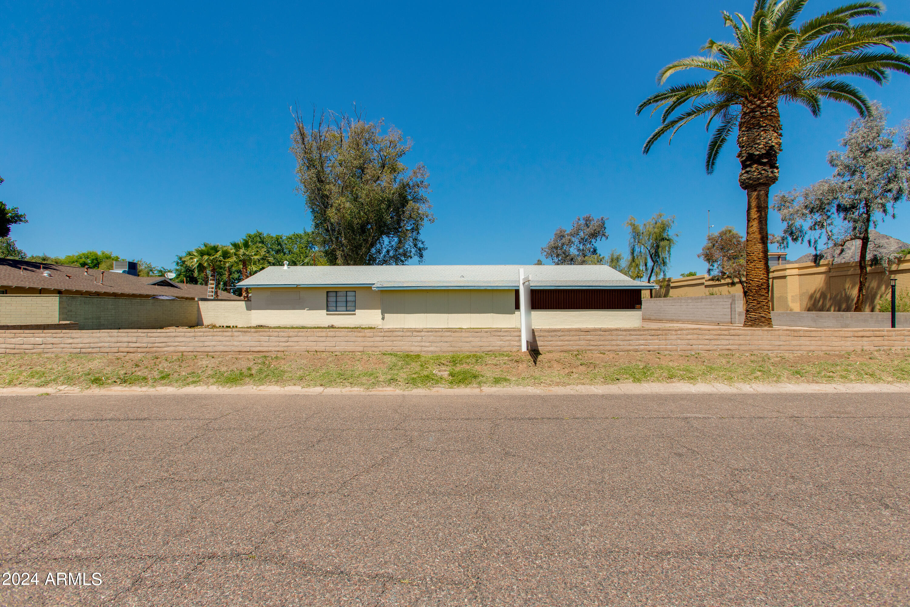 1730 E ROSE Lane