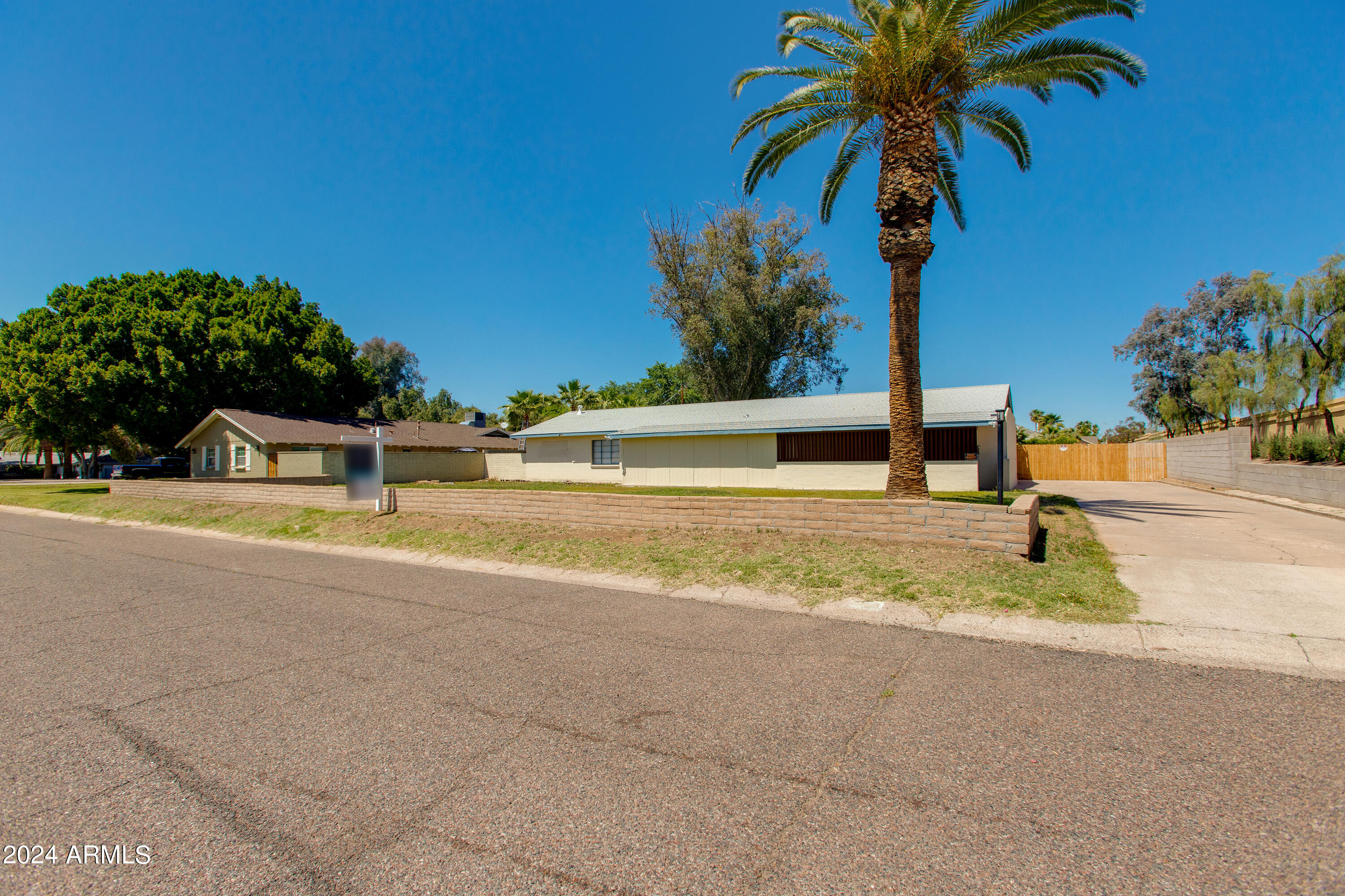 1730 E ROSE Lane