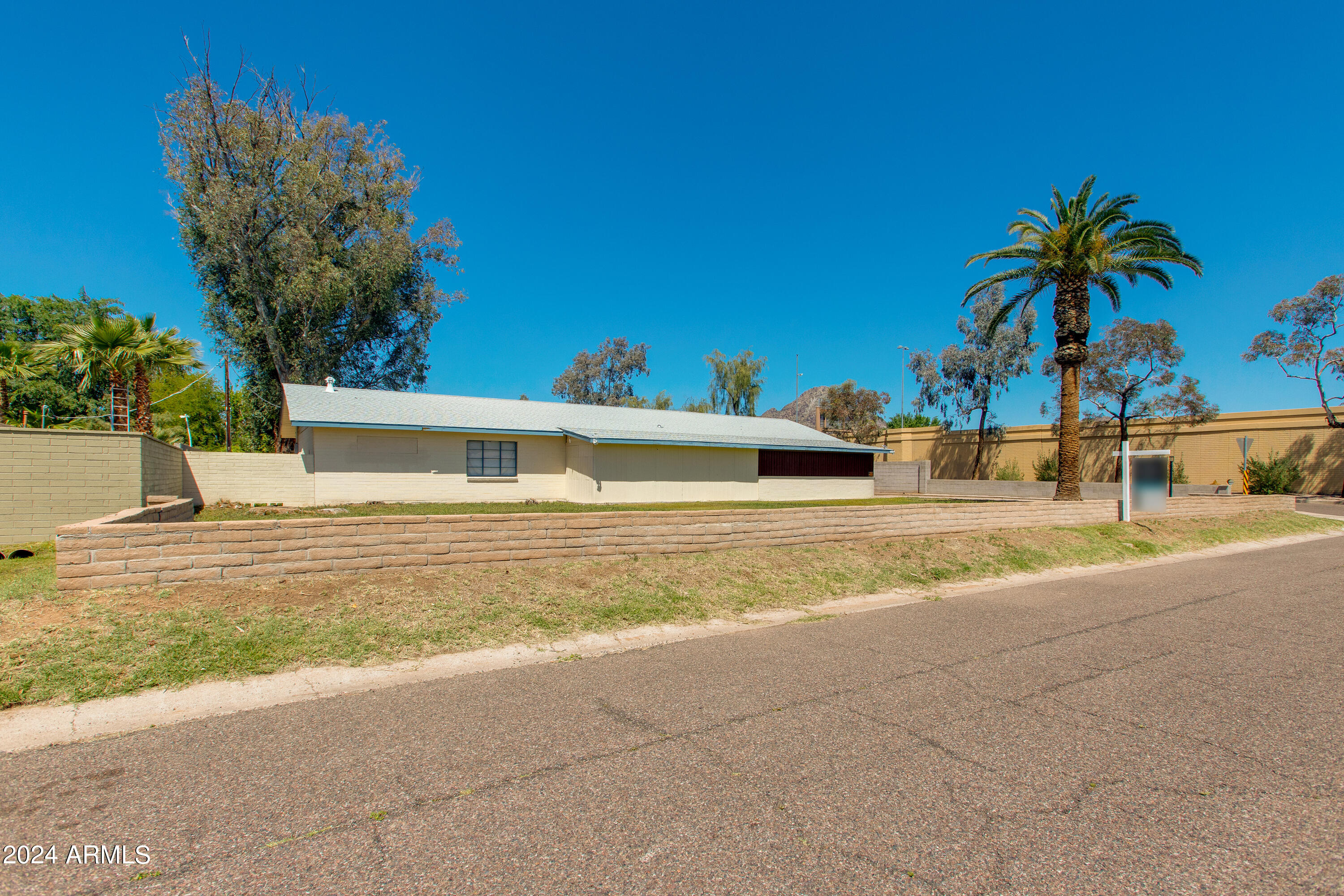 1730 E ROSE Lane