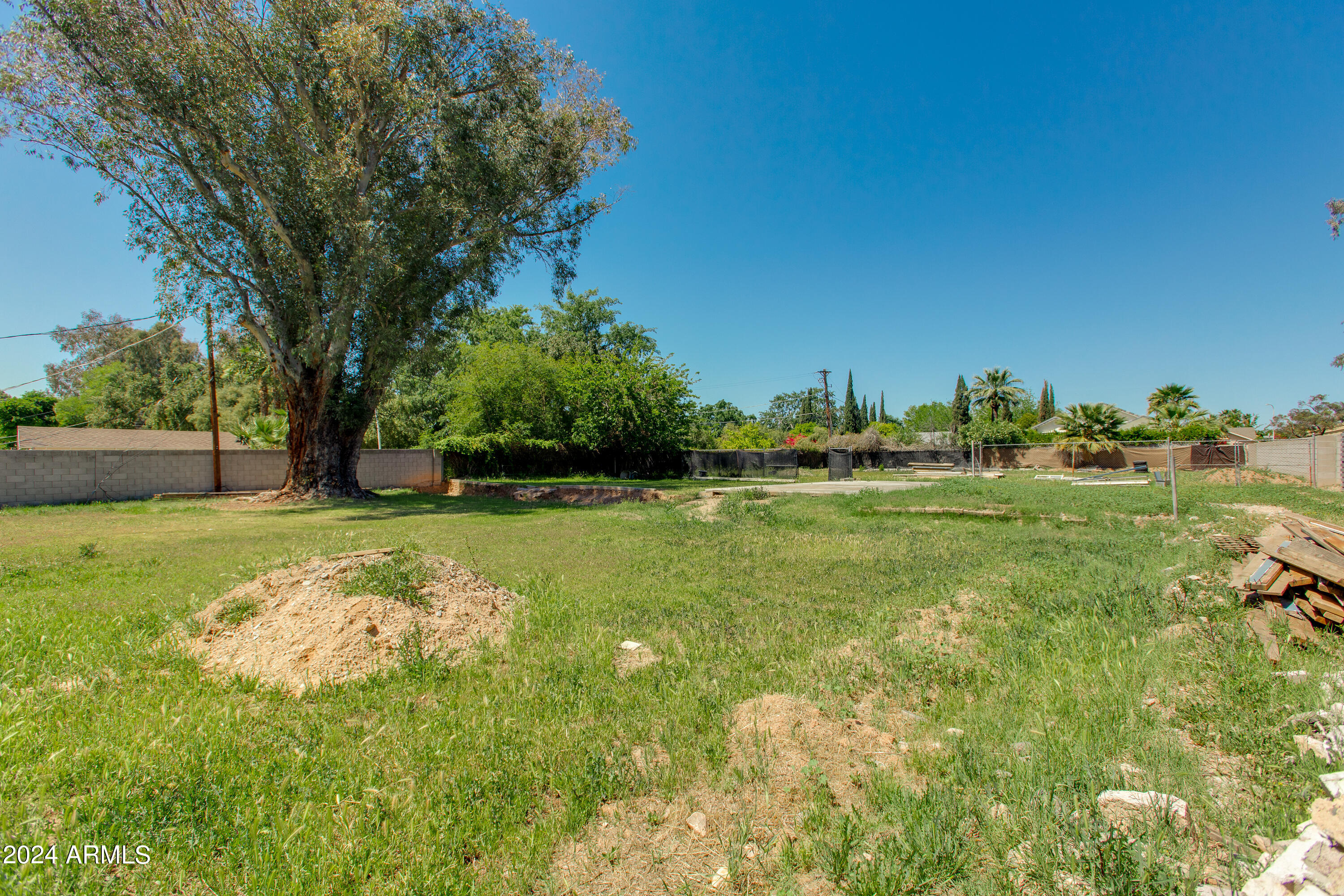 1730 E ROSE Lane