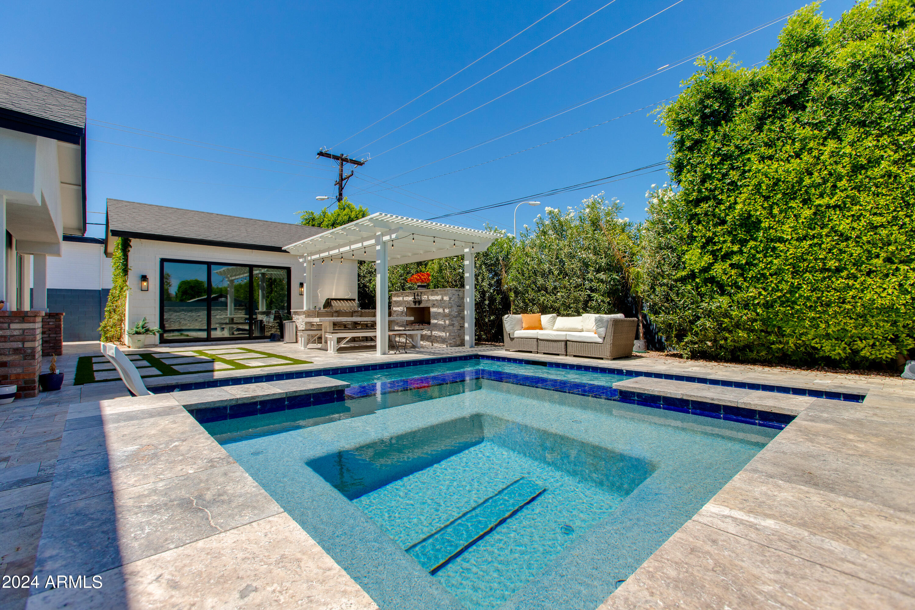 2950 N 50TH Place