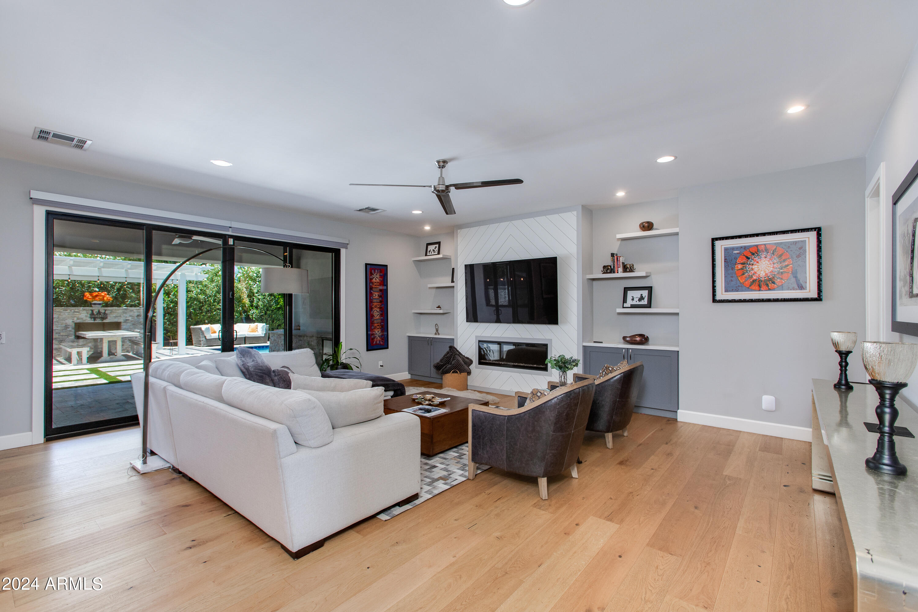 2950 N 50TH Place