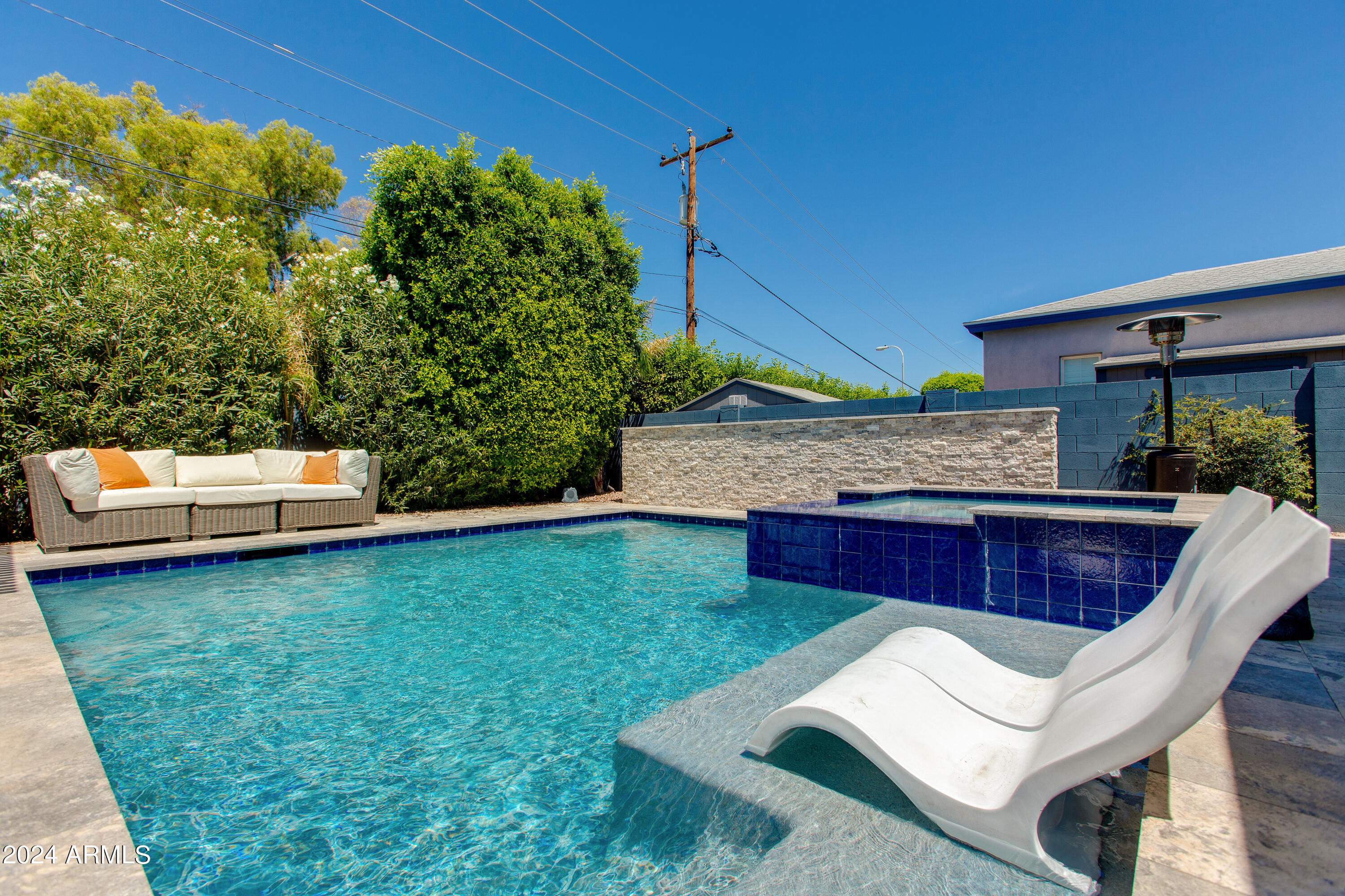 2950 N 50TH Place