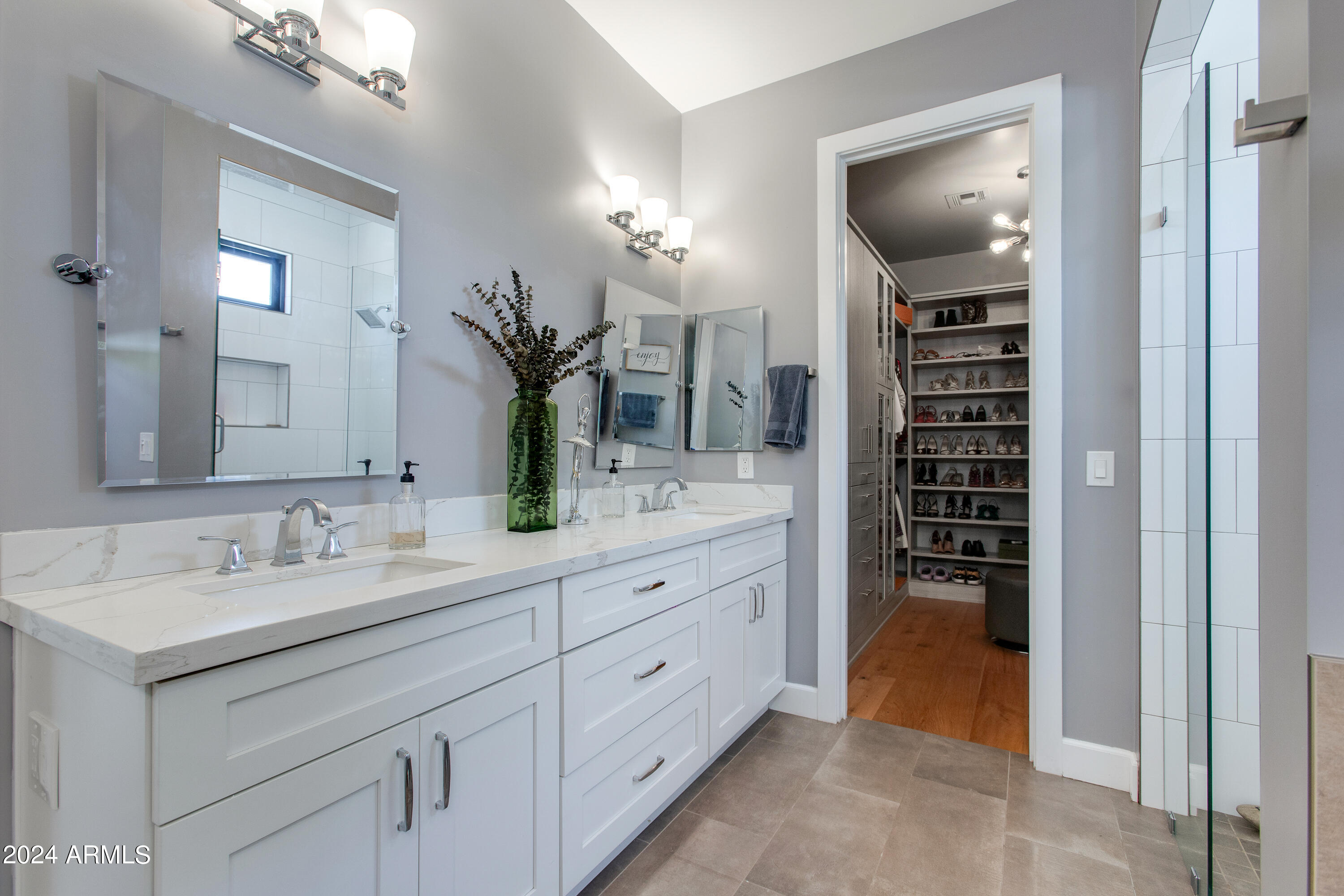2950 N 50TH Place