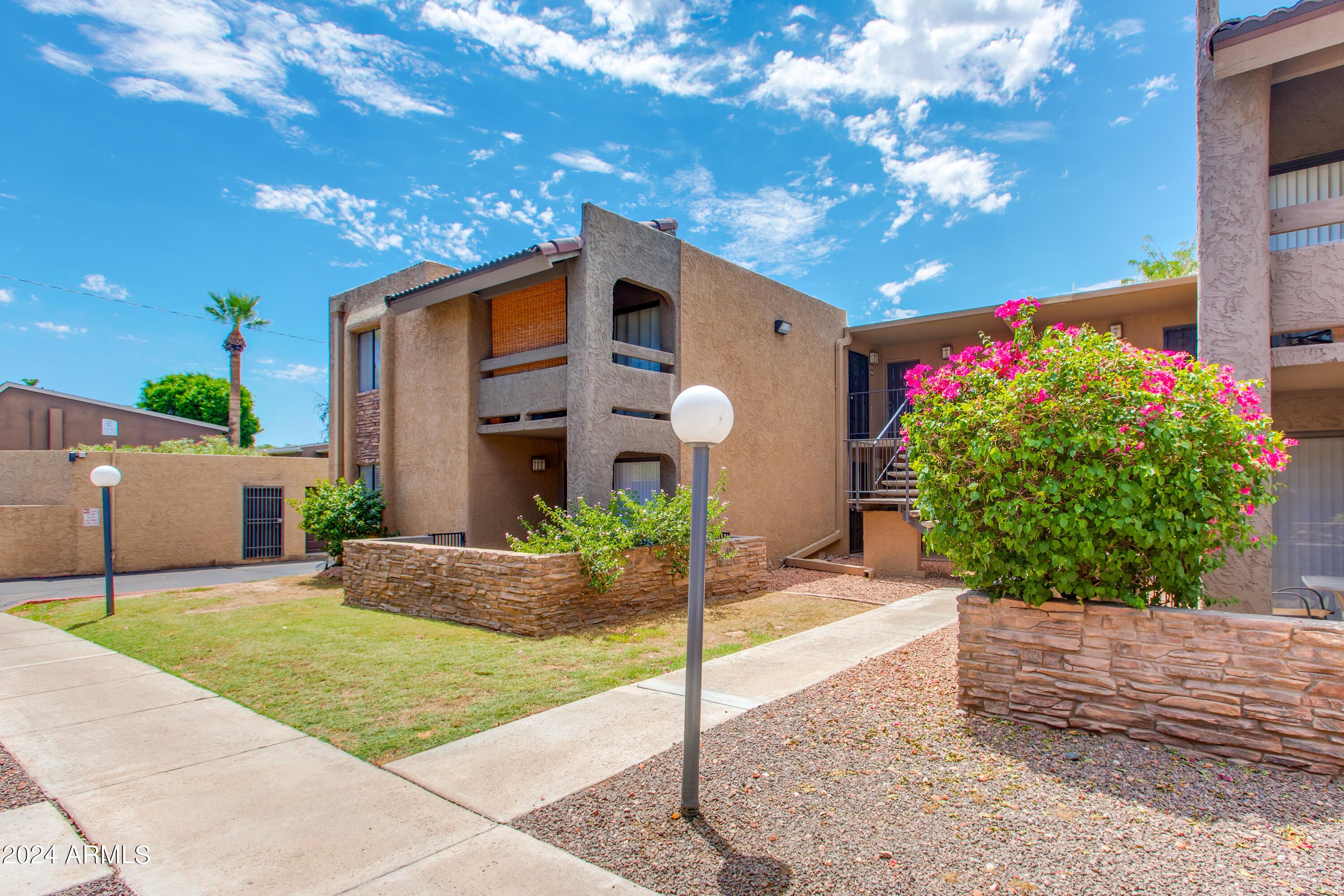 3825 E CAMELBACK Road, 132