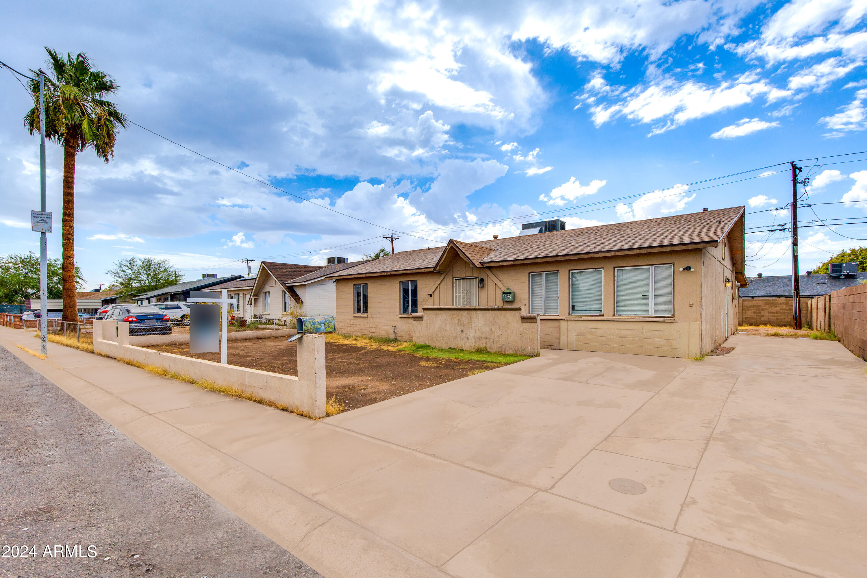 5825 W EARLL Drive