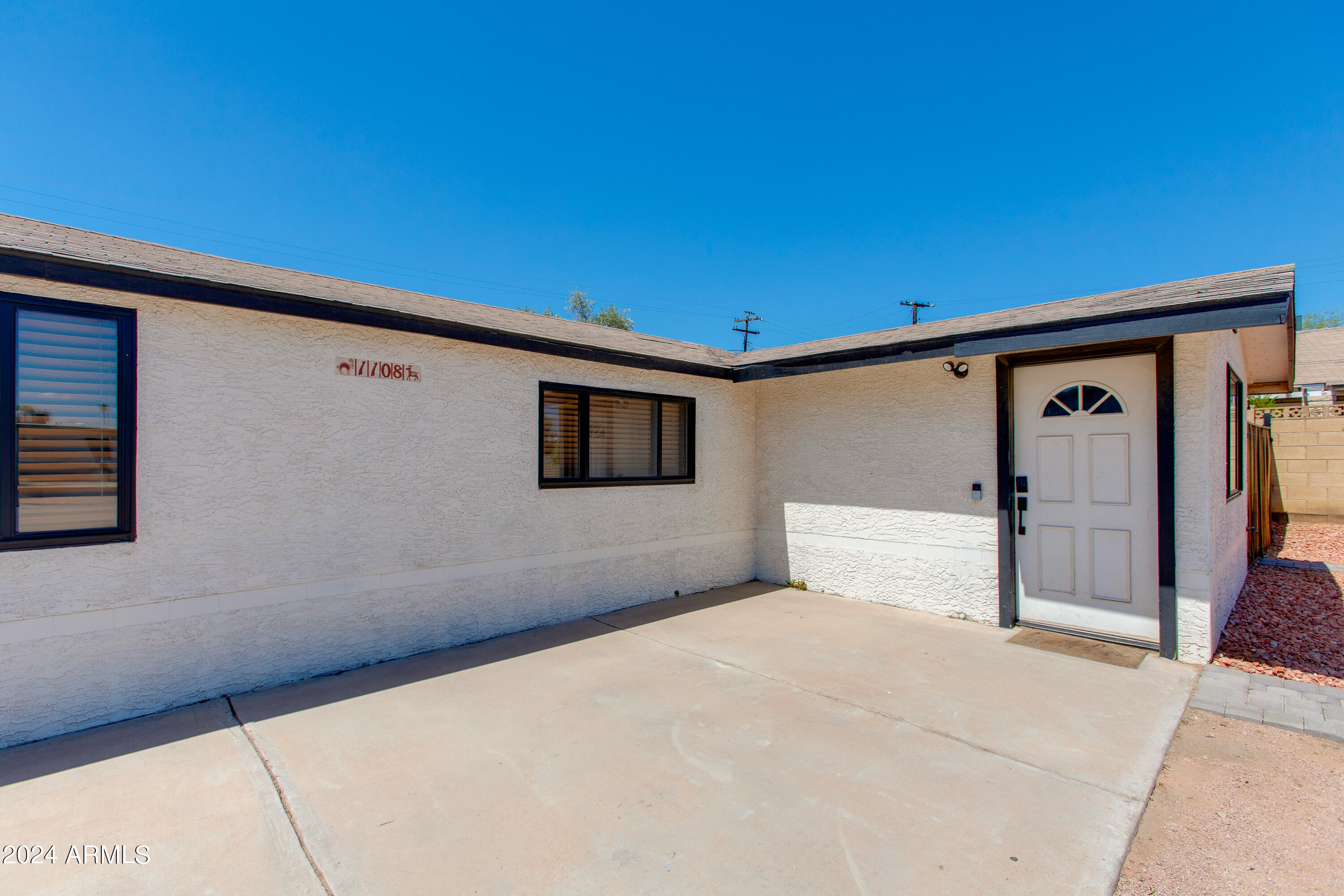 1108 N ESTHER Street