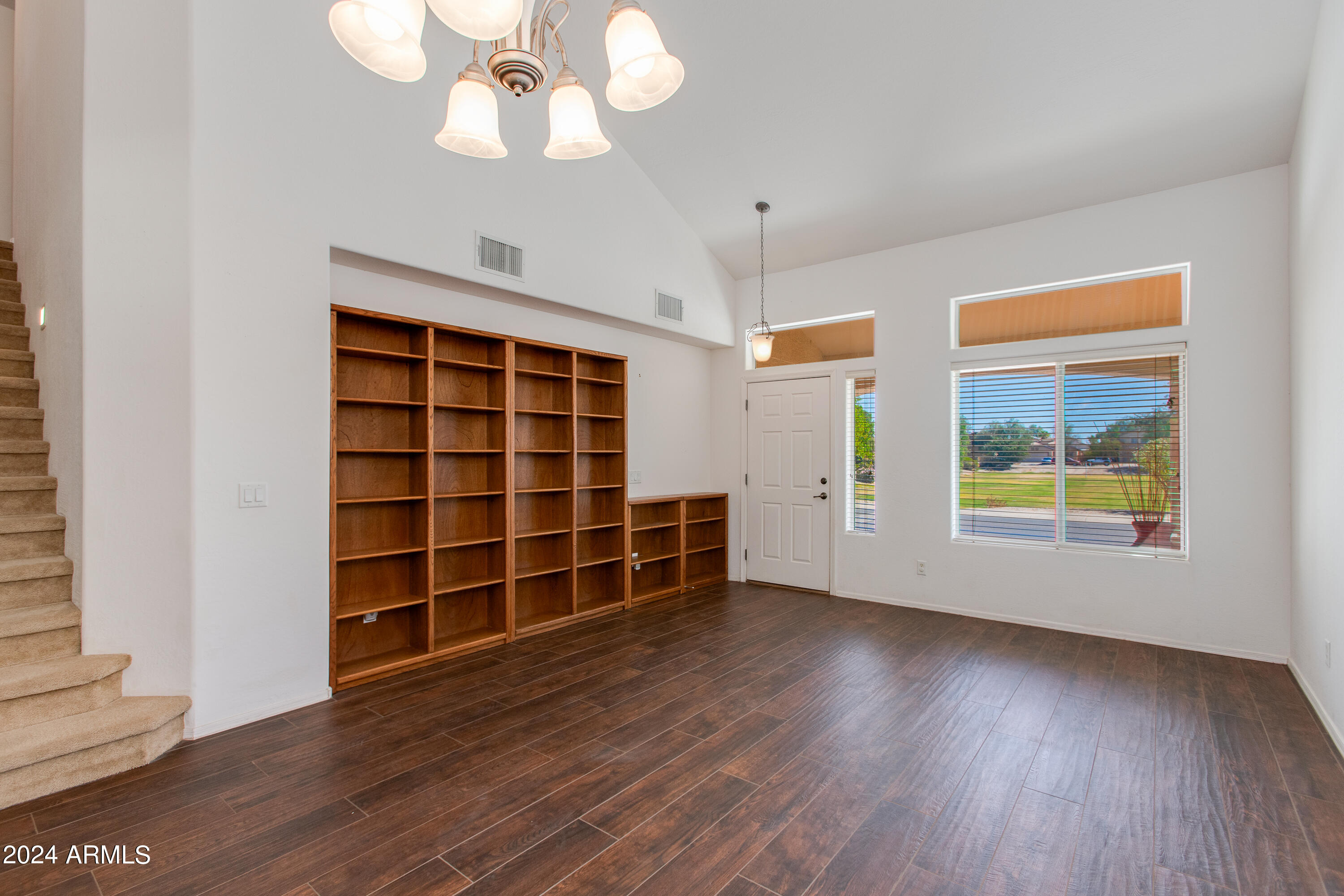 1404 S BALDWIN Loop