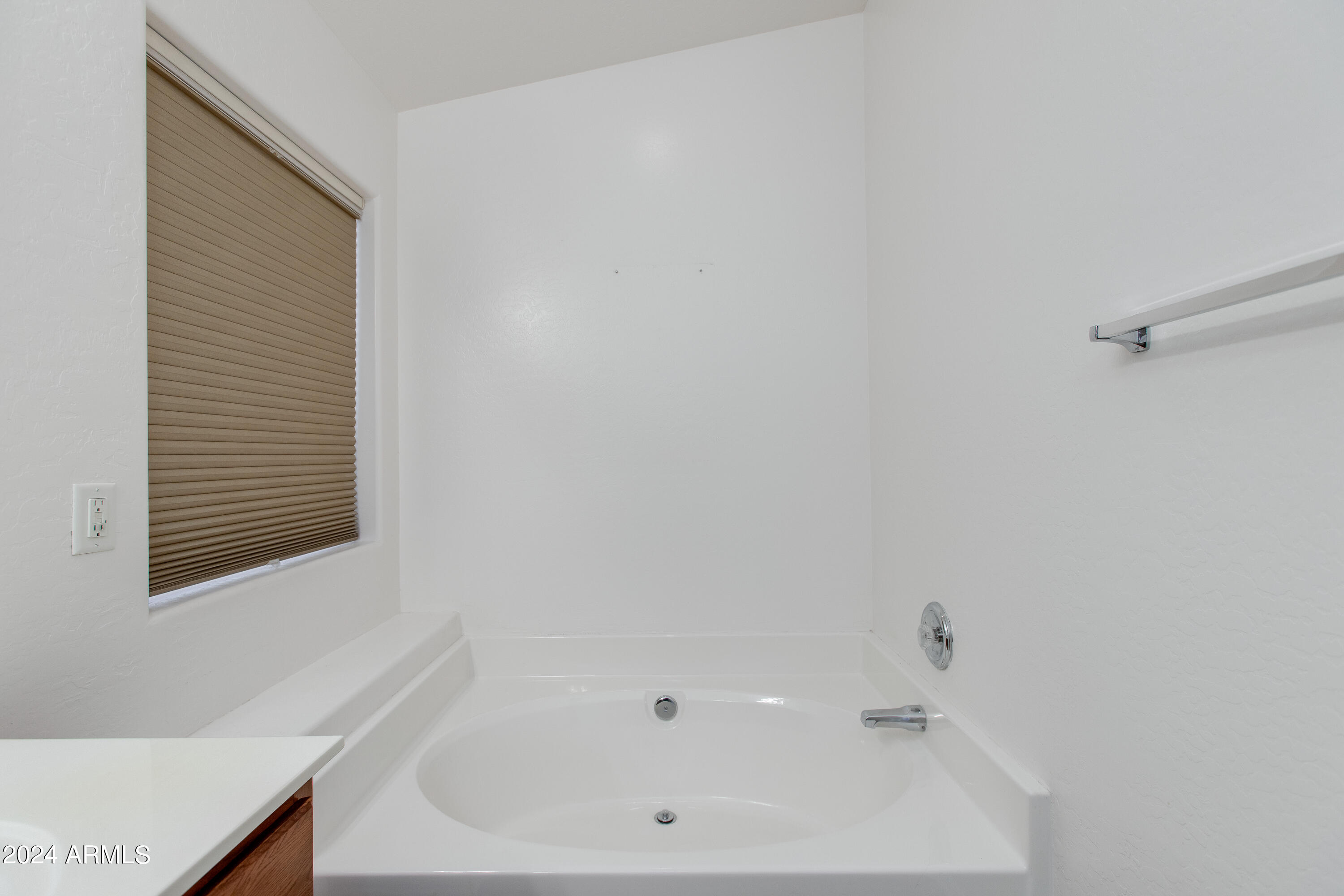 1404 S BALDWIN Loop