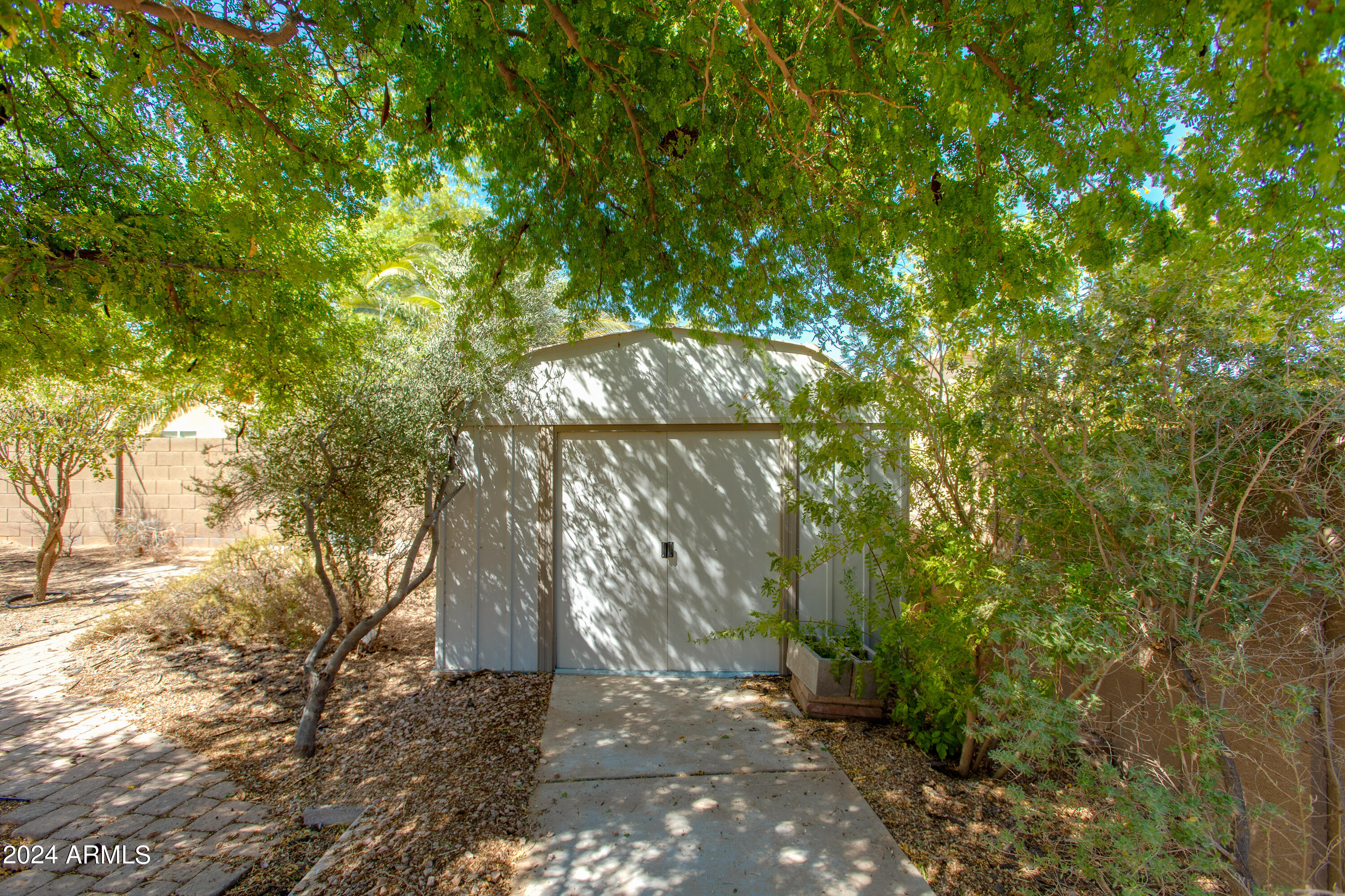 1404 S BALDWIN Loop