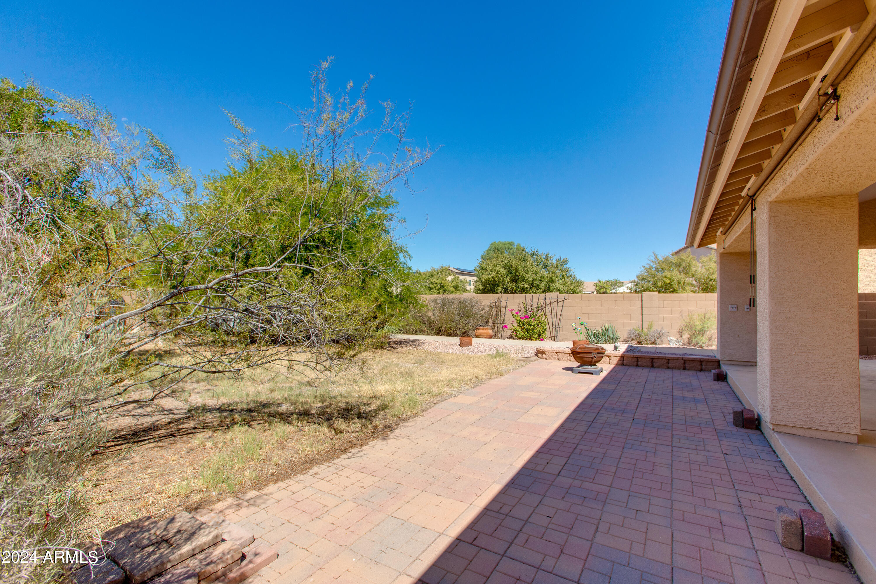 1404 S BALDWIN Loop