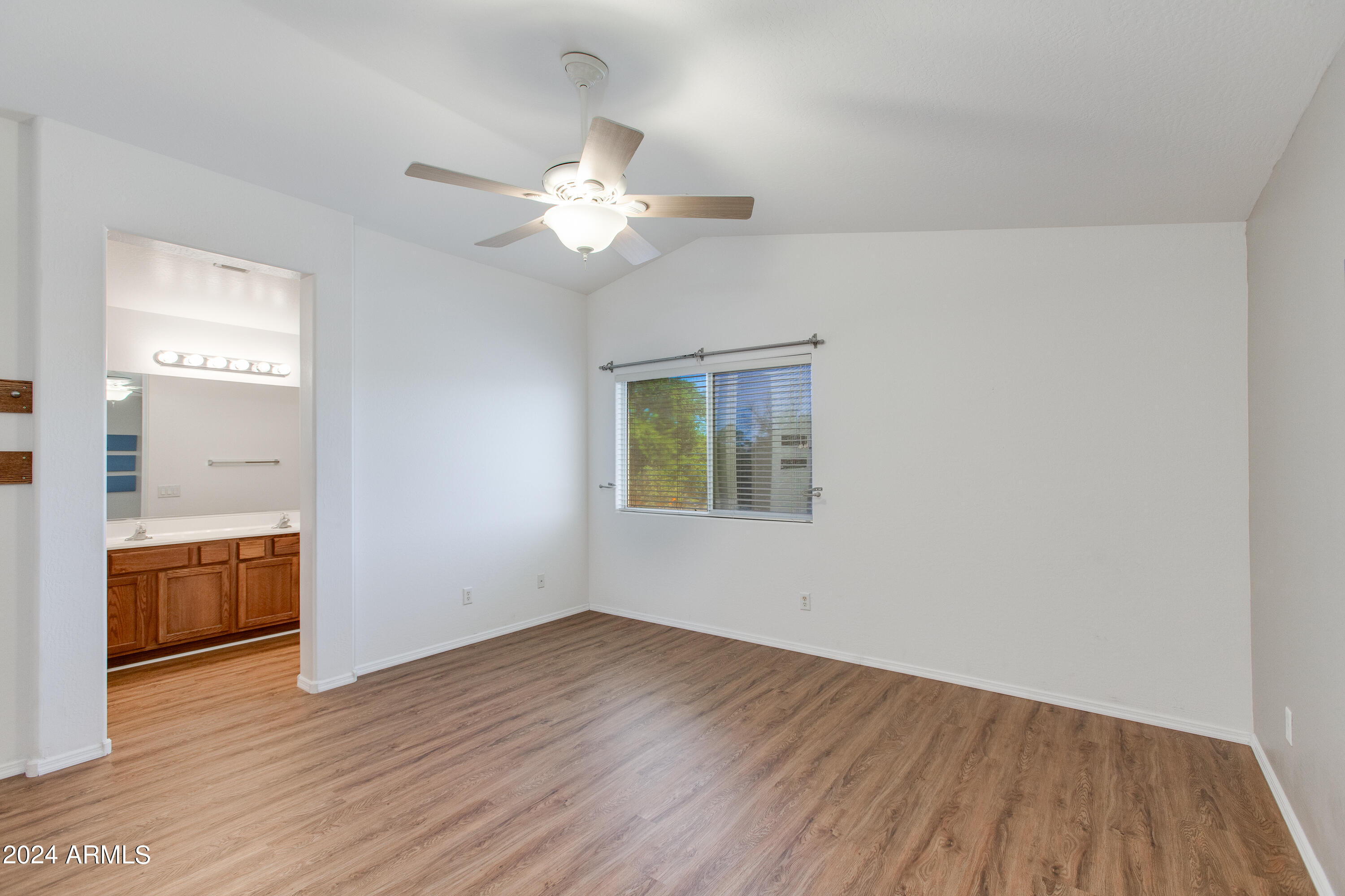 1404 S BALDWIN Loop