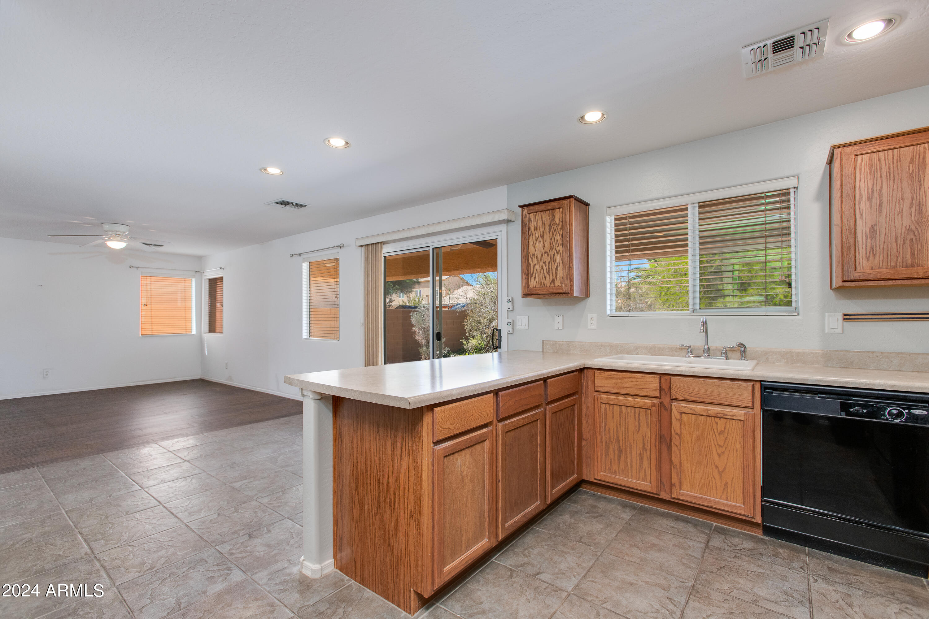 1404 S BALDWIN Loop
