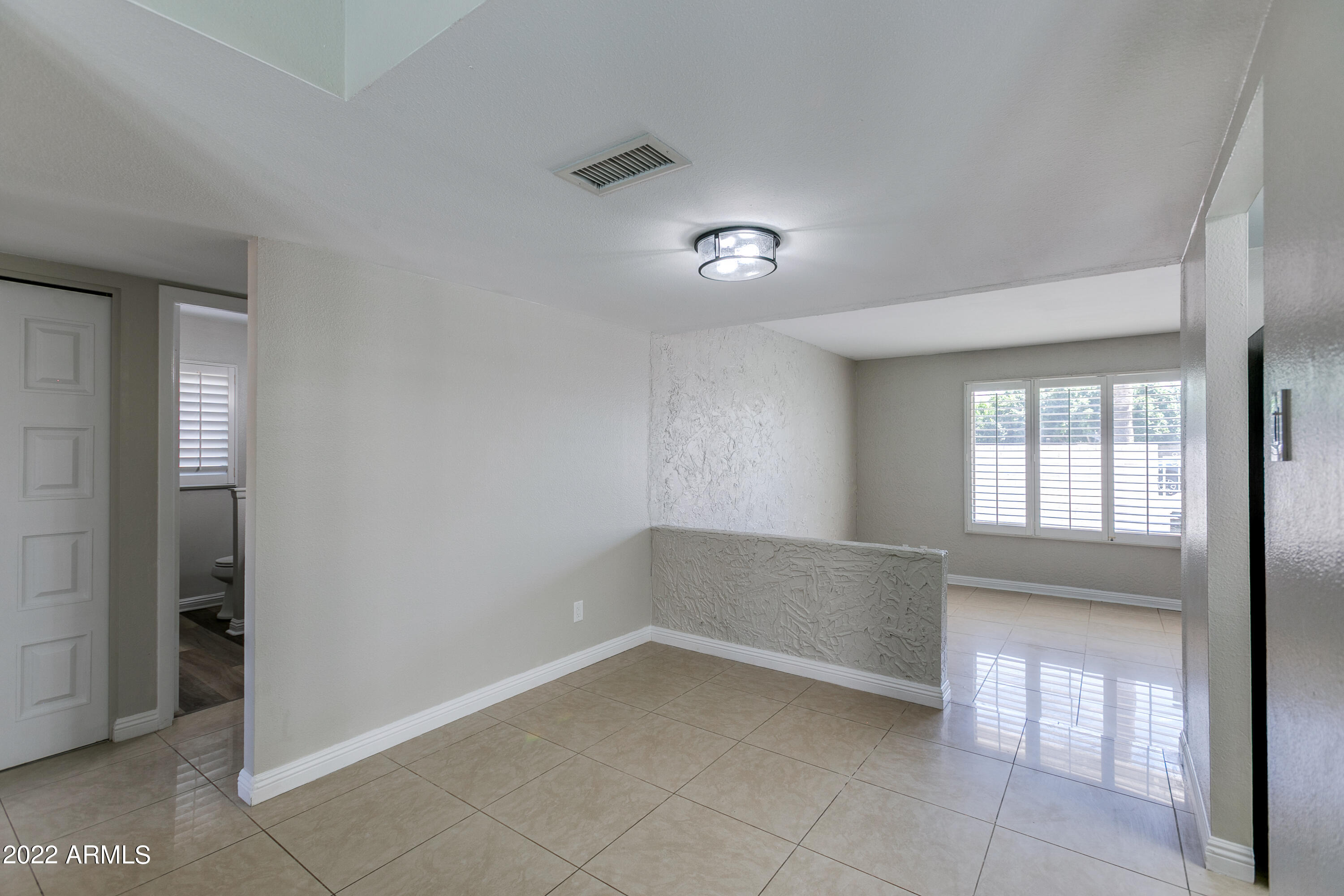 1206 E GREENWAY Drive