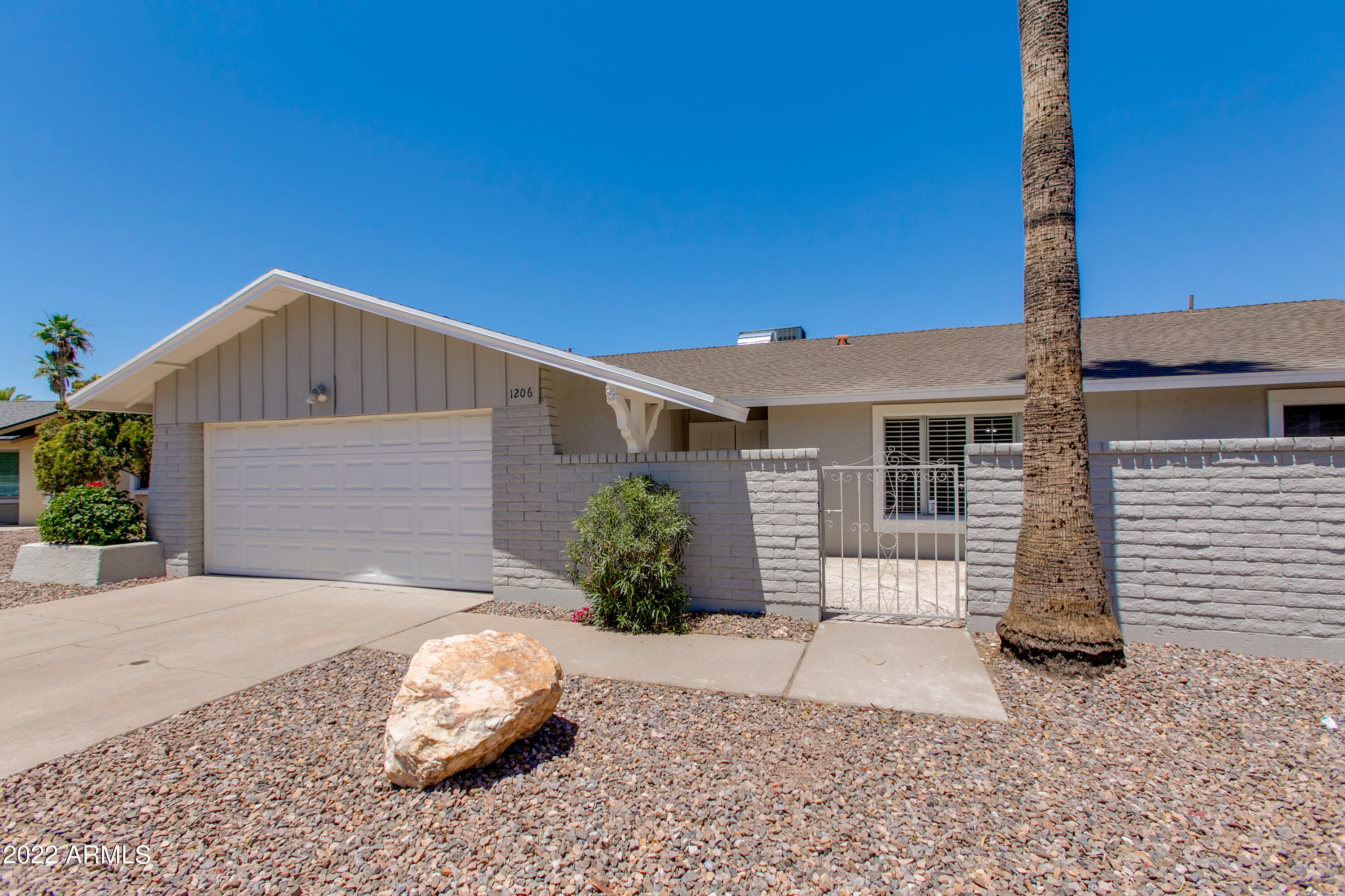 1206 E GREENWAY Drive