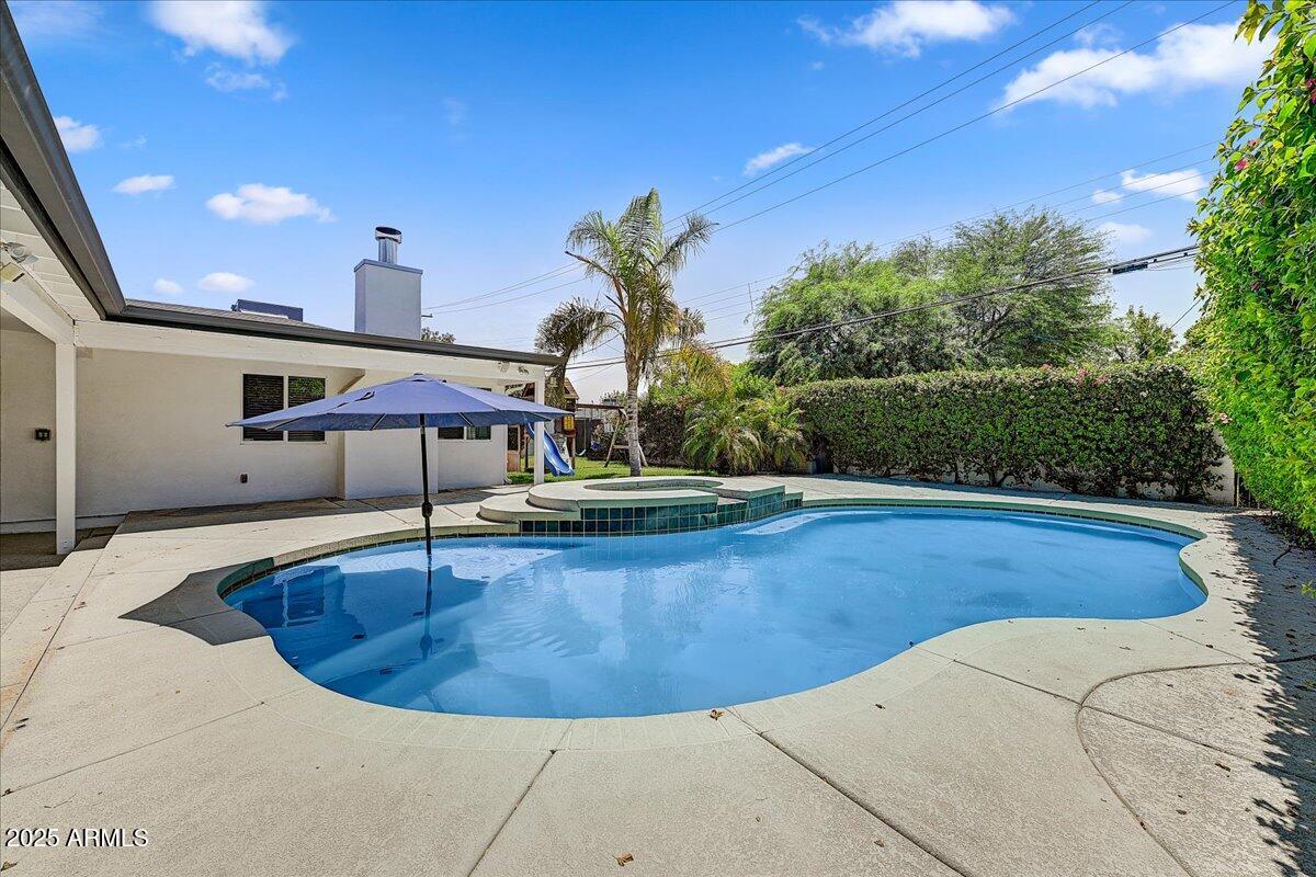 4243 E AVALON Drive