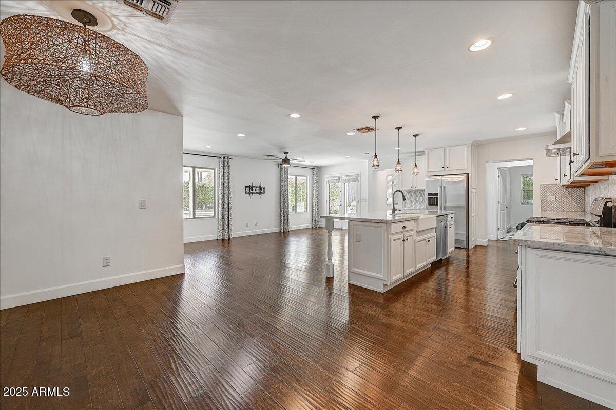 4243 E AVALON Drive