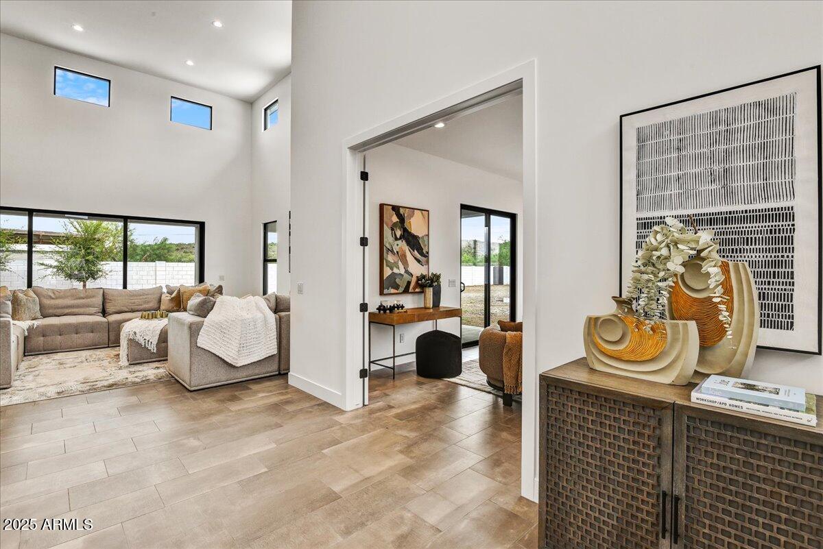 3329 W DESERT DAWN Drive