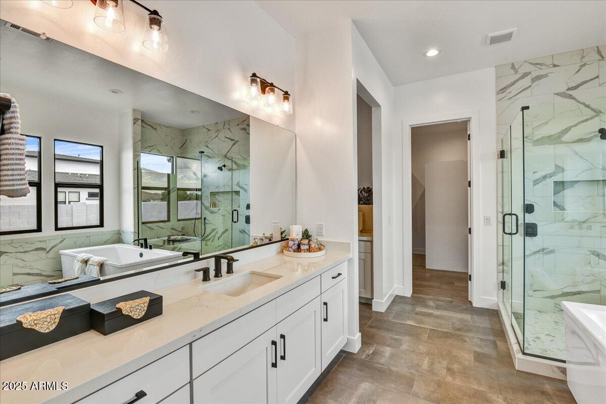 3329 W DESERT DAWN Drive