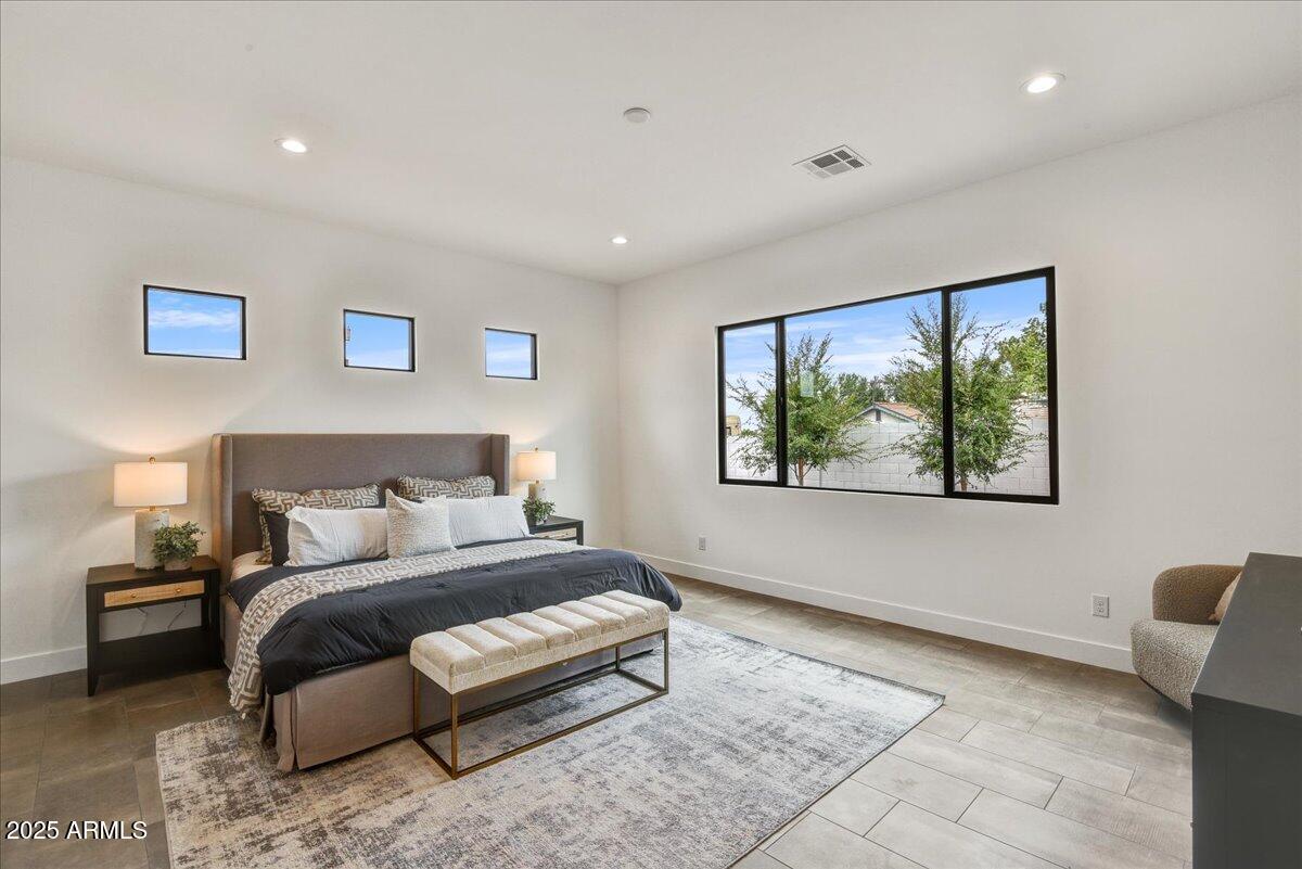 3329 W DESERT DAWN Drive