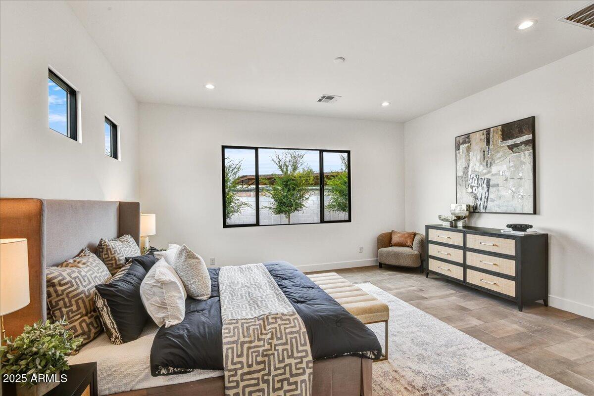 3329 W DESERT DAWN Drive