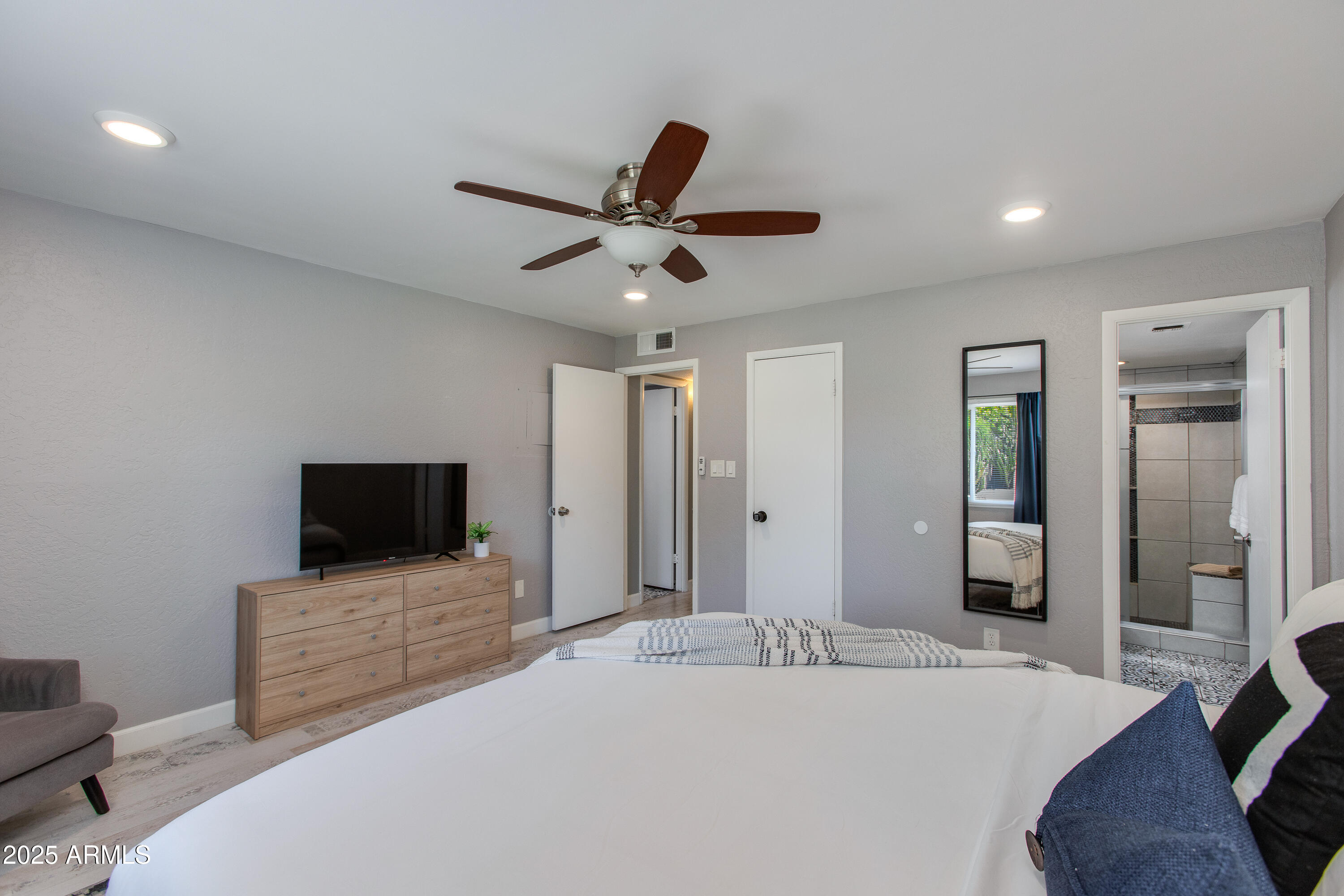 4201 E CAMELBACK Road, 41