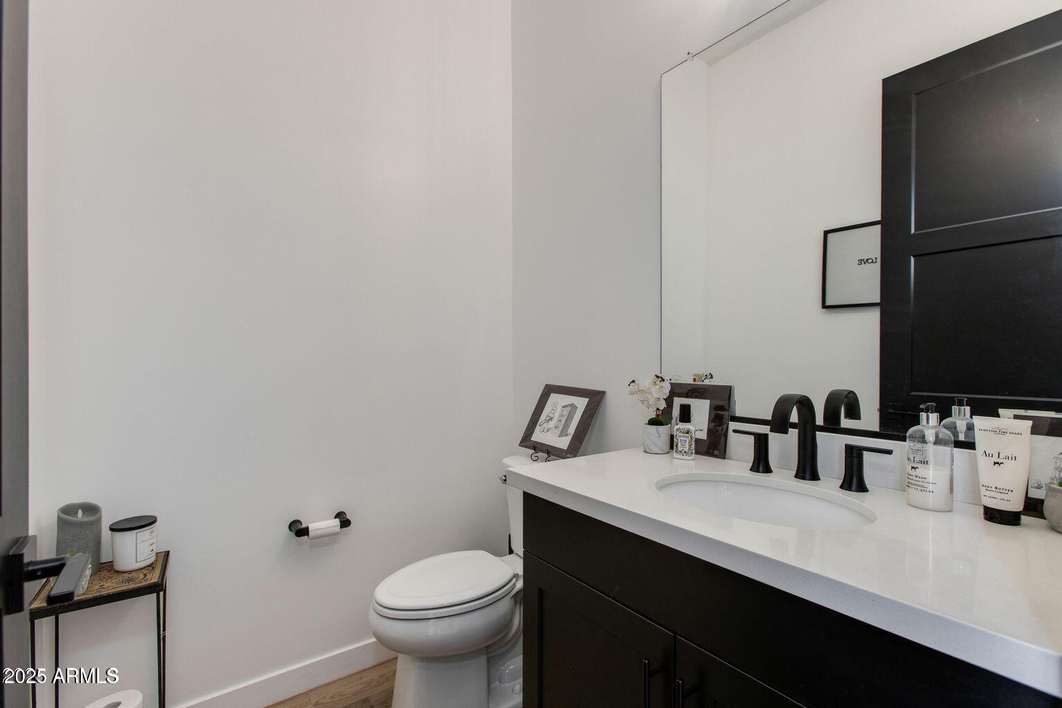 100 W NORTHERN Avenue, 5