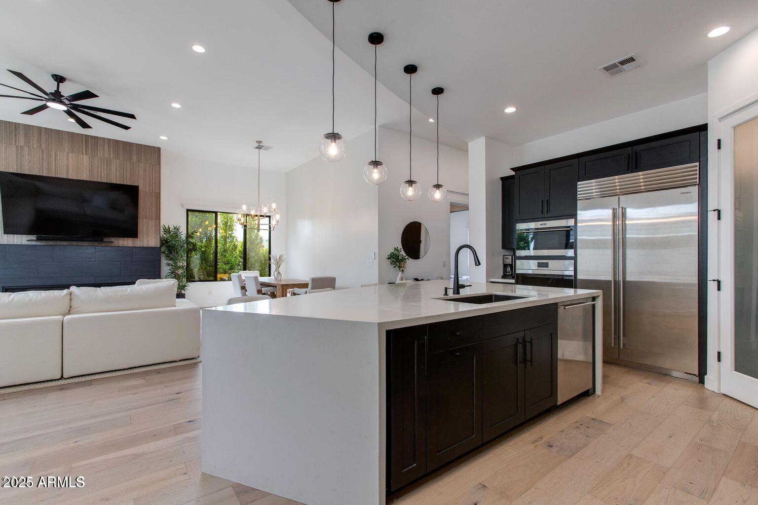 100 W NORTHERN Avenue, 5