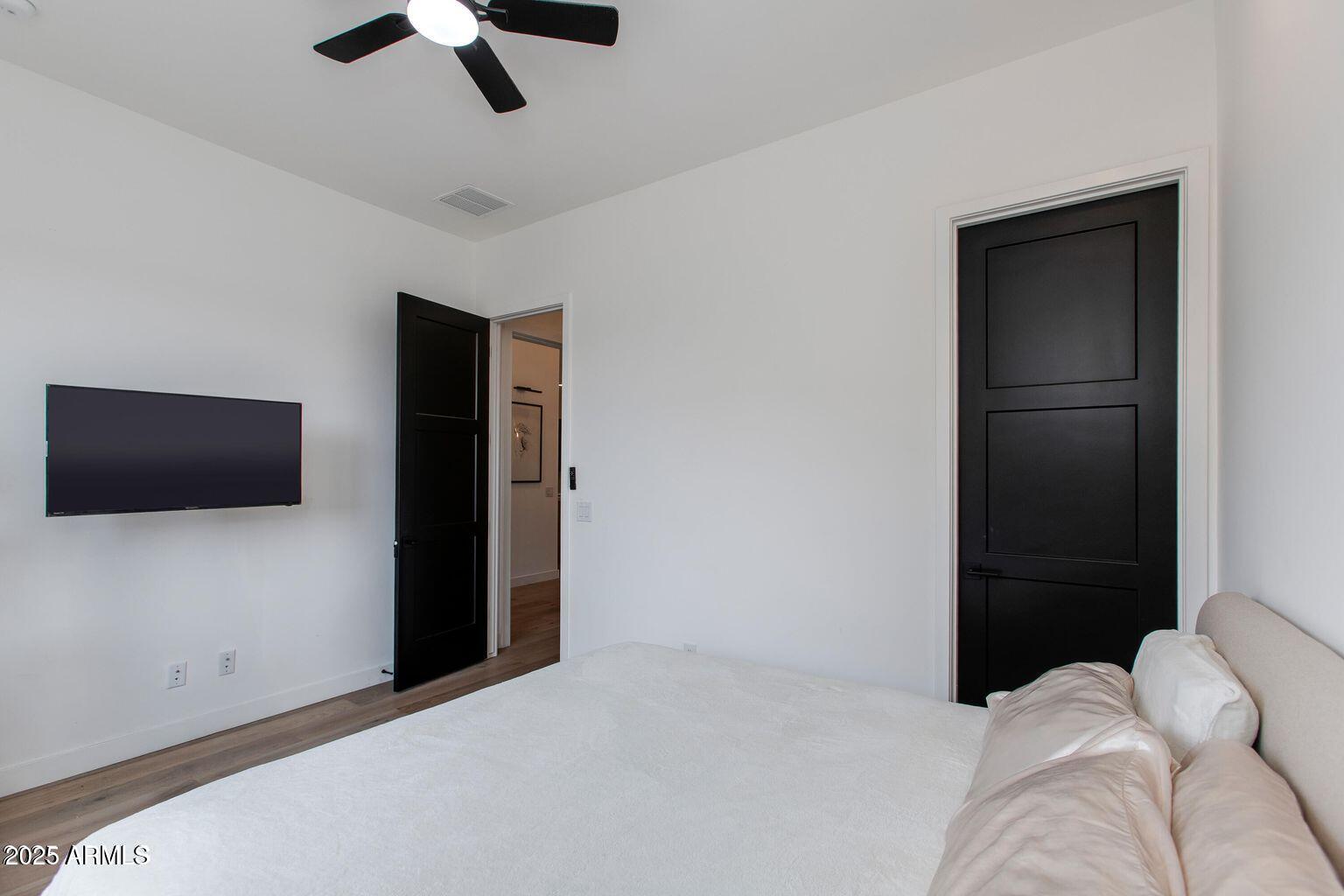100 W NORTHERN Avenue, 5