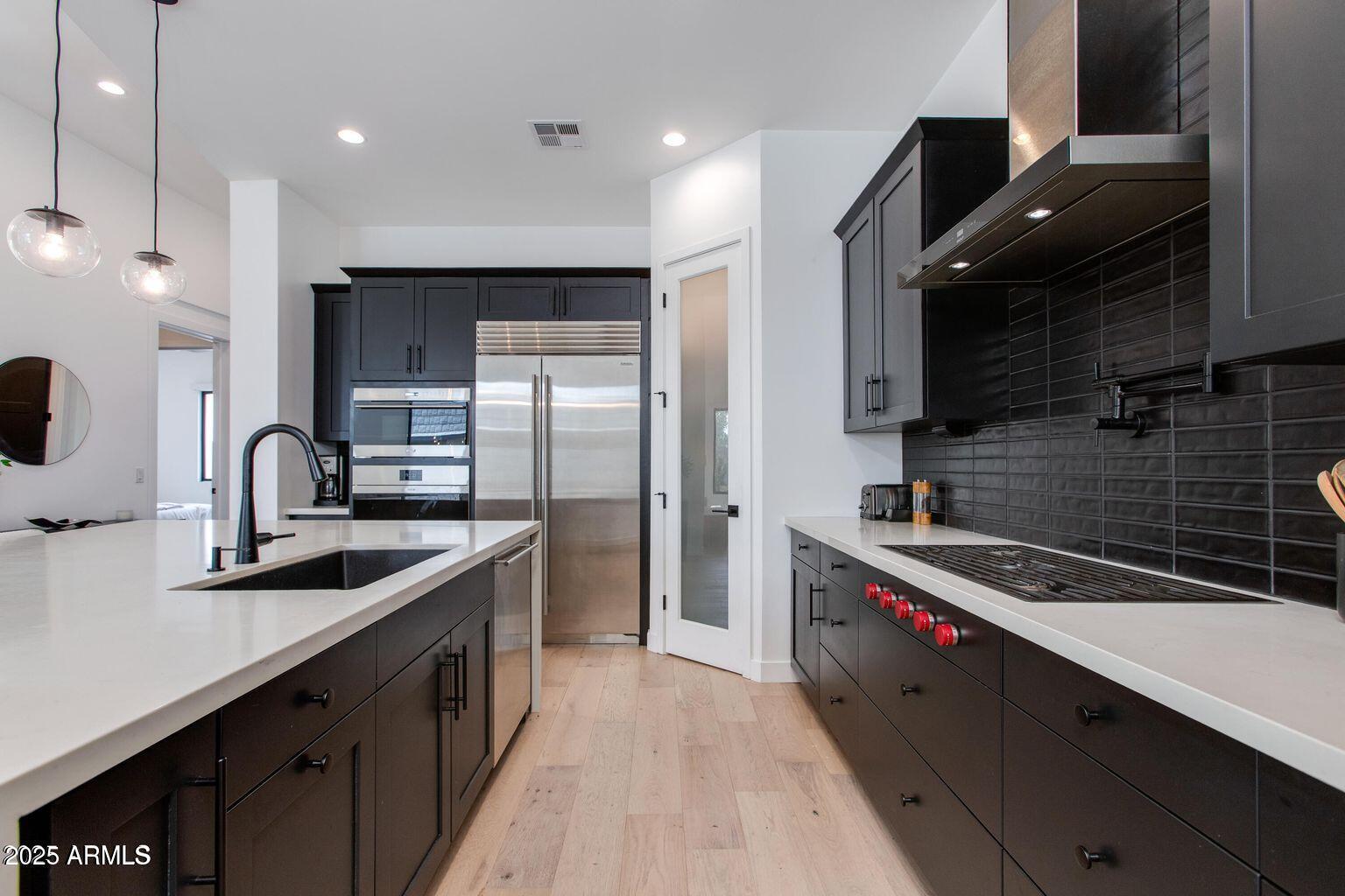 100 W NORTHERN Avenue, 5
