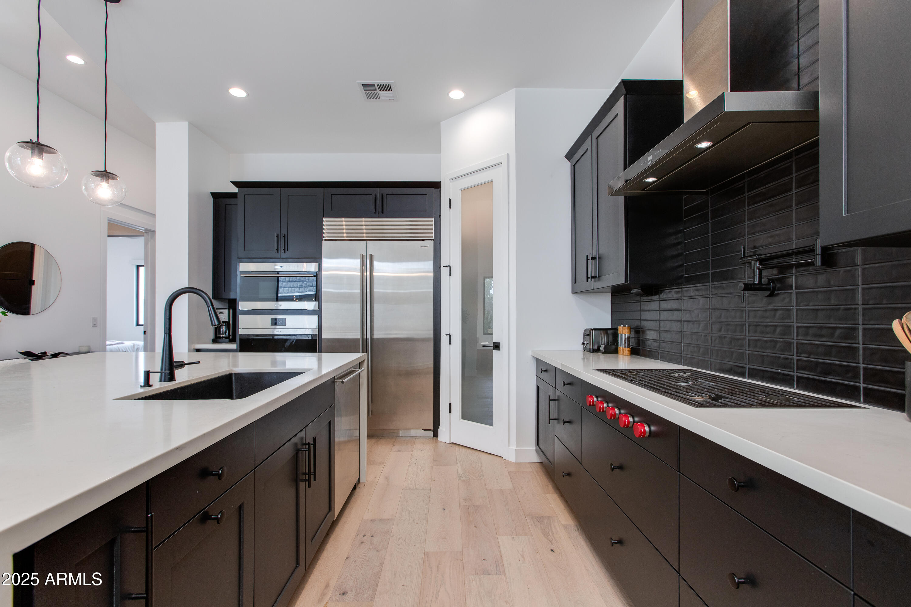 100 W NORTHERN Avenue, 1