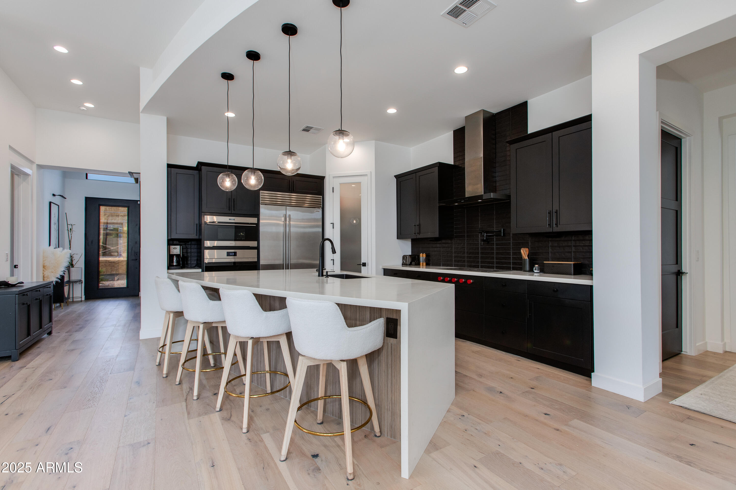 100 W NORTHERN Avenue, 1