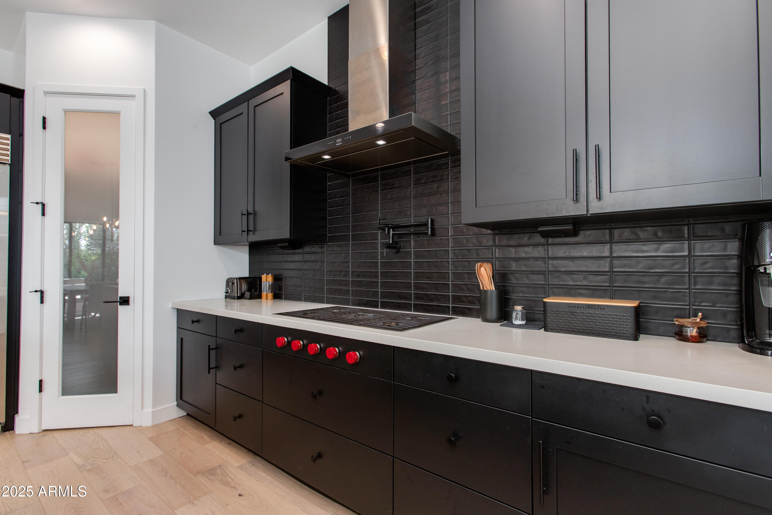 100 W NORTHERN Avenue, 1