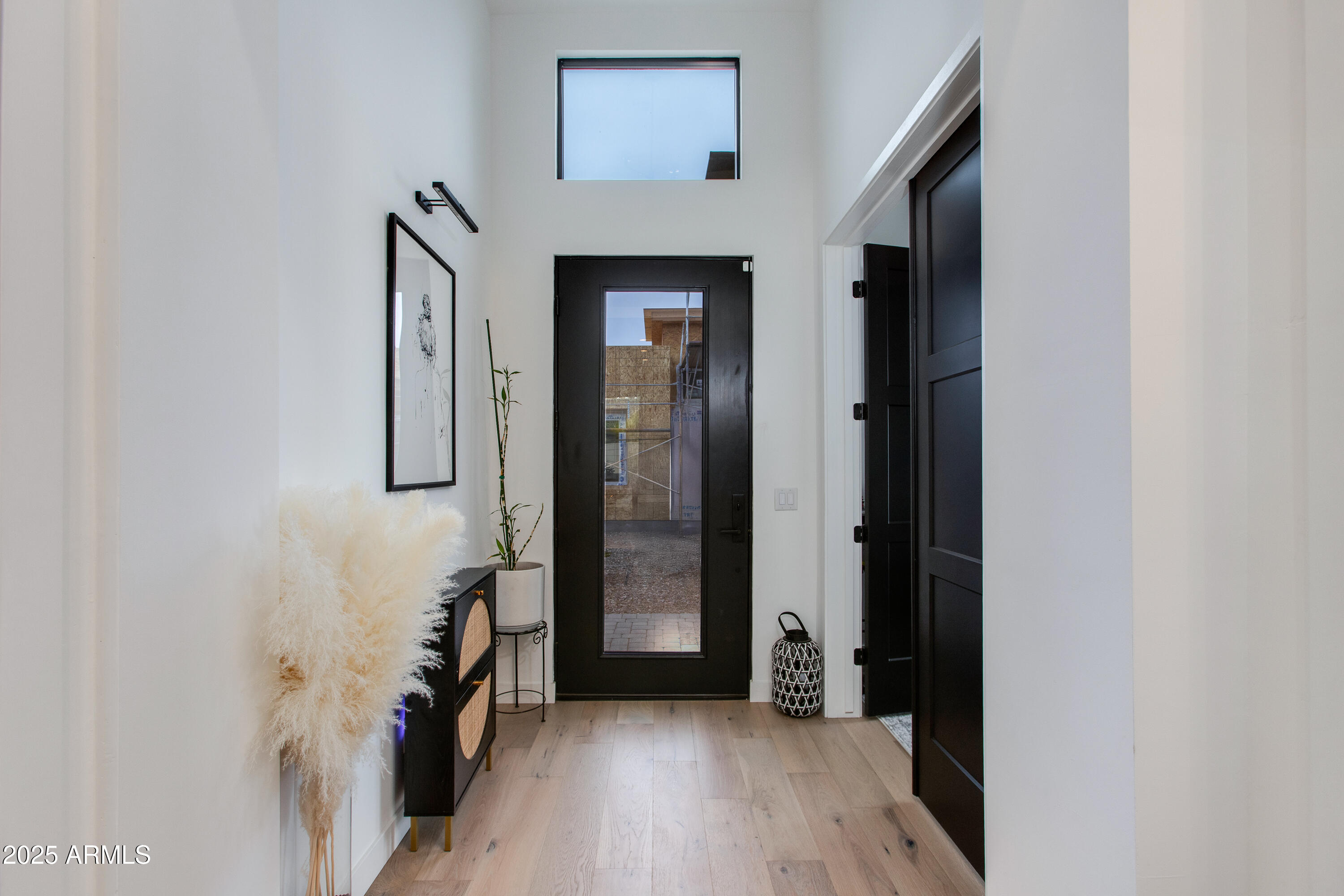 100 W NORTHERN Avenue, 1