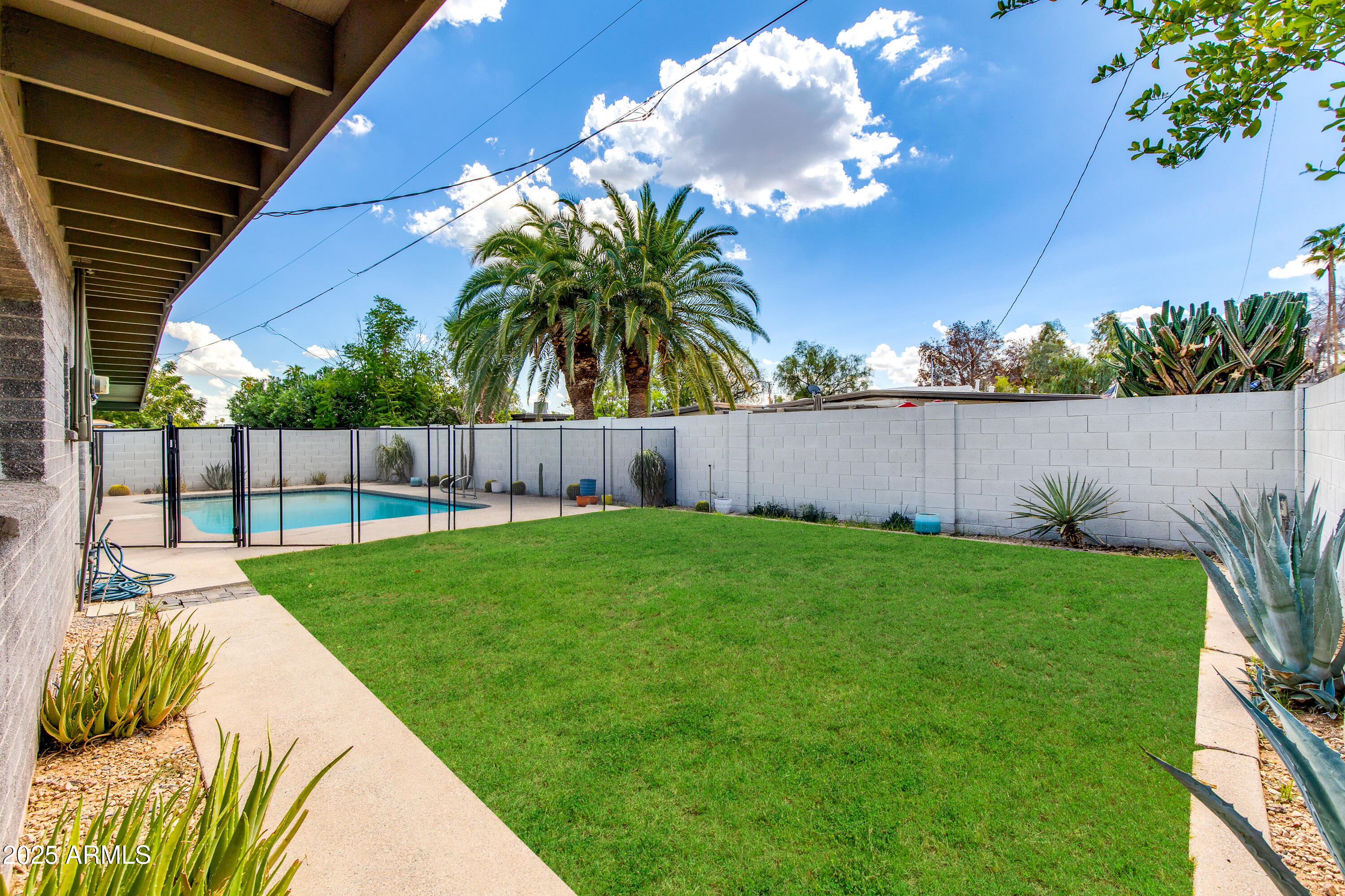 3707 E LAUREL Lane