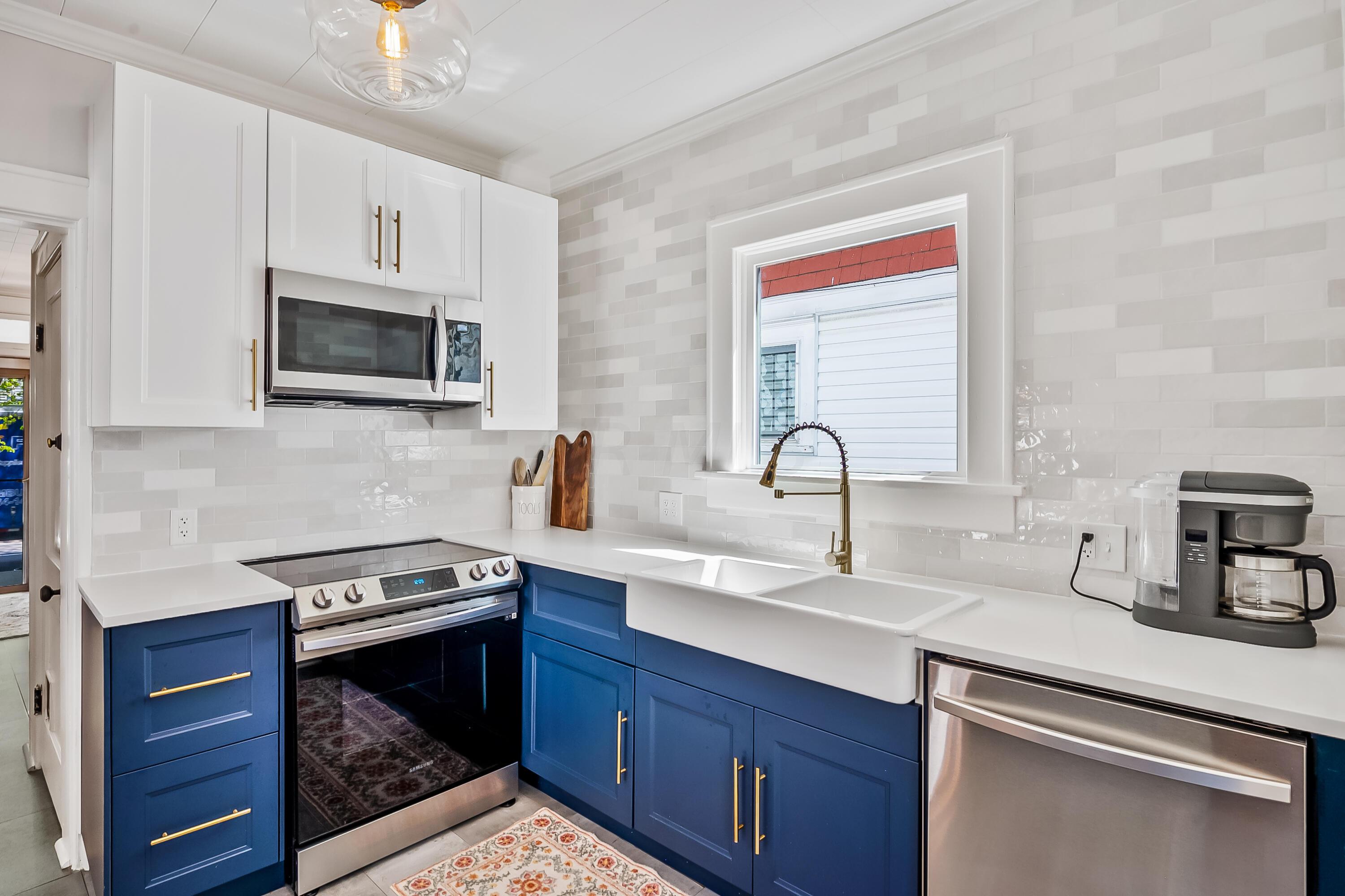 121 W Central Avenue